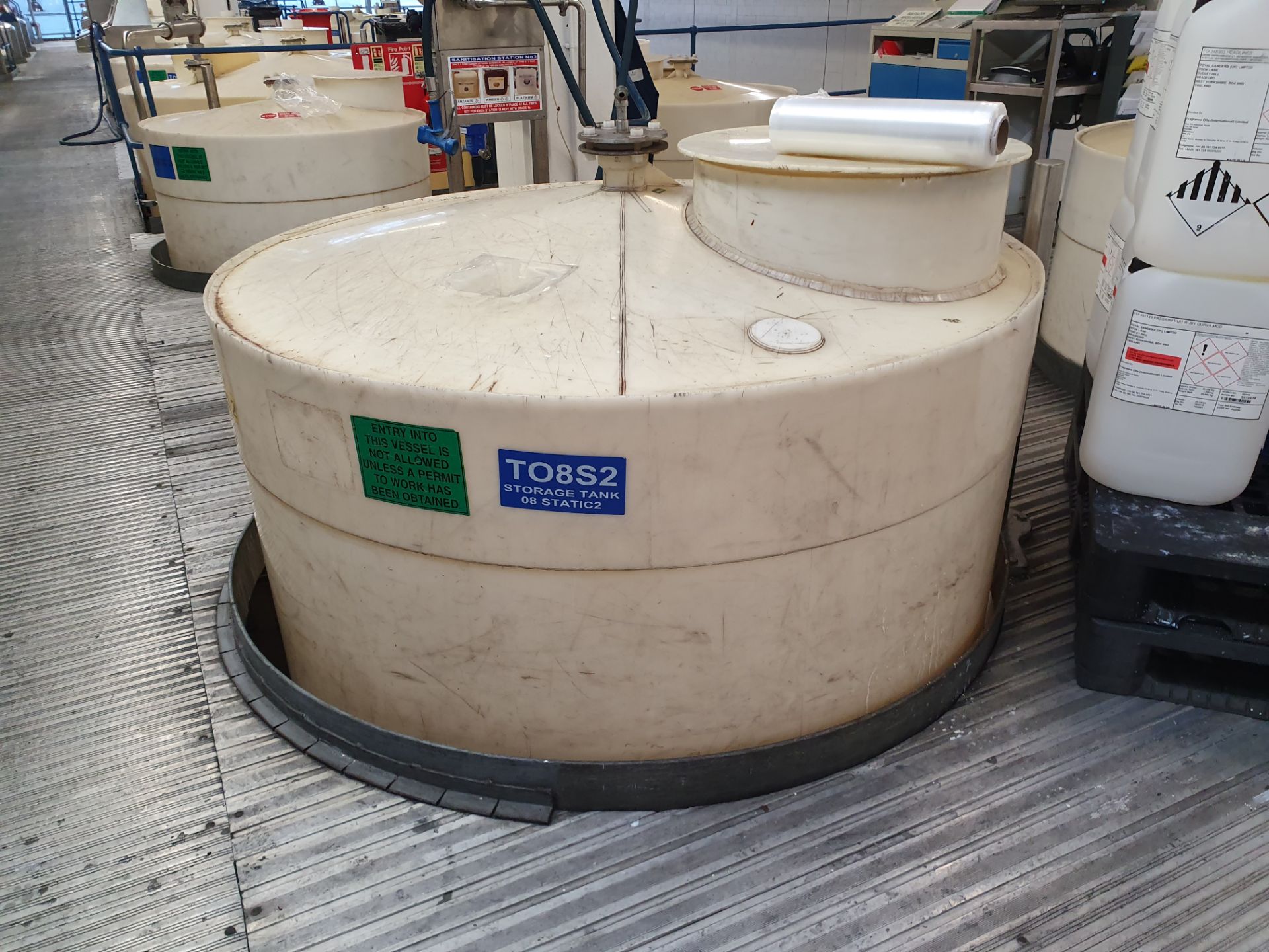 10,000 Litre cylindrical plastic storage tank