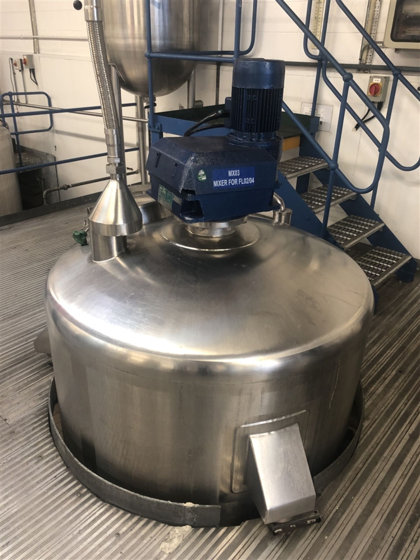 Bibby’s 2500 Litre jacketed mixing vessel with Lig - Image 2 of 6