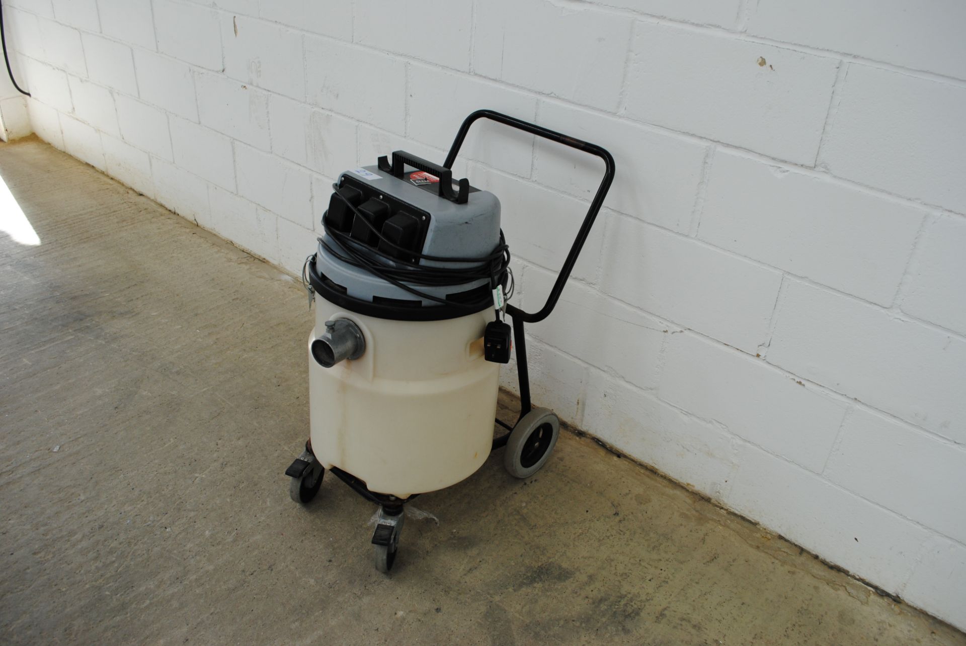 IUGFZNilfisk UZ 778 HD Series Industrial Vaccum S/N:0039 00002 - Image 2 of 5