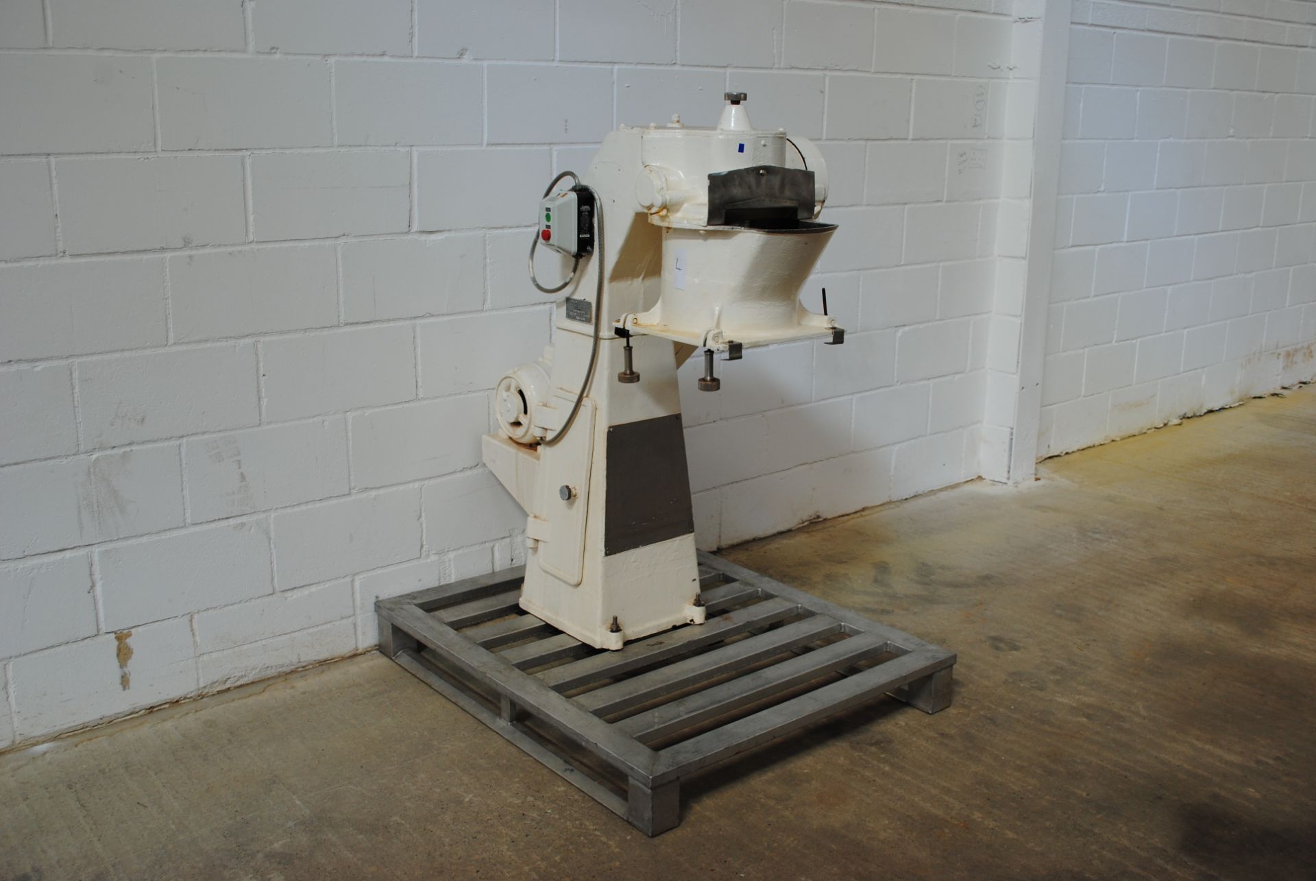 J.G Jackson & Crockatt Ltd Granulator Model: JA0RM Patent: 523224 12433/46 Order: J 4517 Machine: - Image 3 of 6