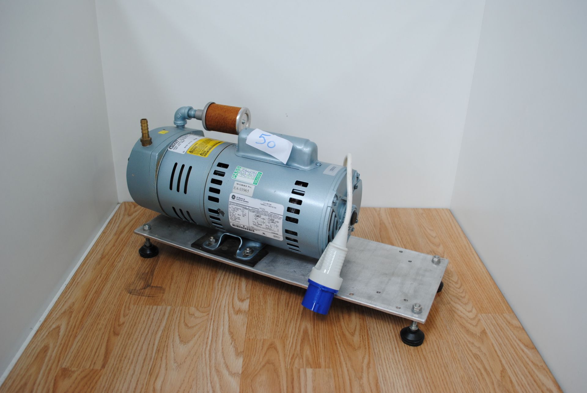Gast Model: 1423-101Q-G626X Rotary Vacuum Pump Type: 5KC48PN0202AX - Image 2 of 4