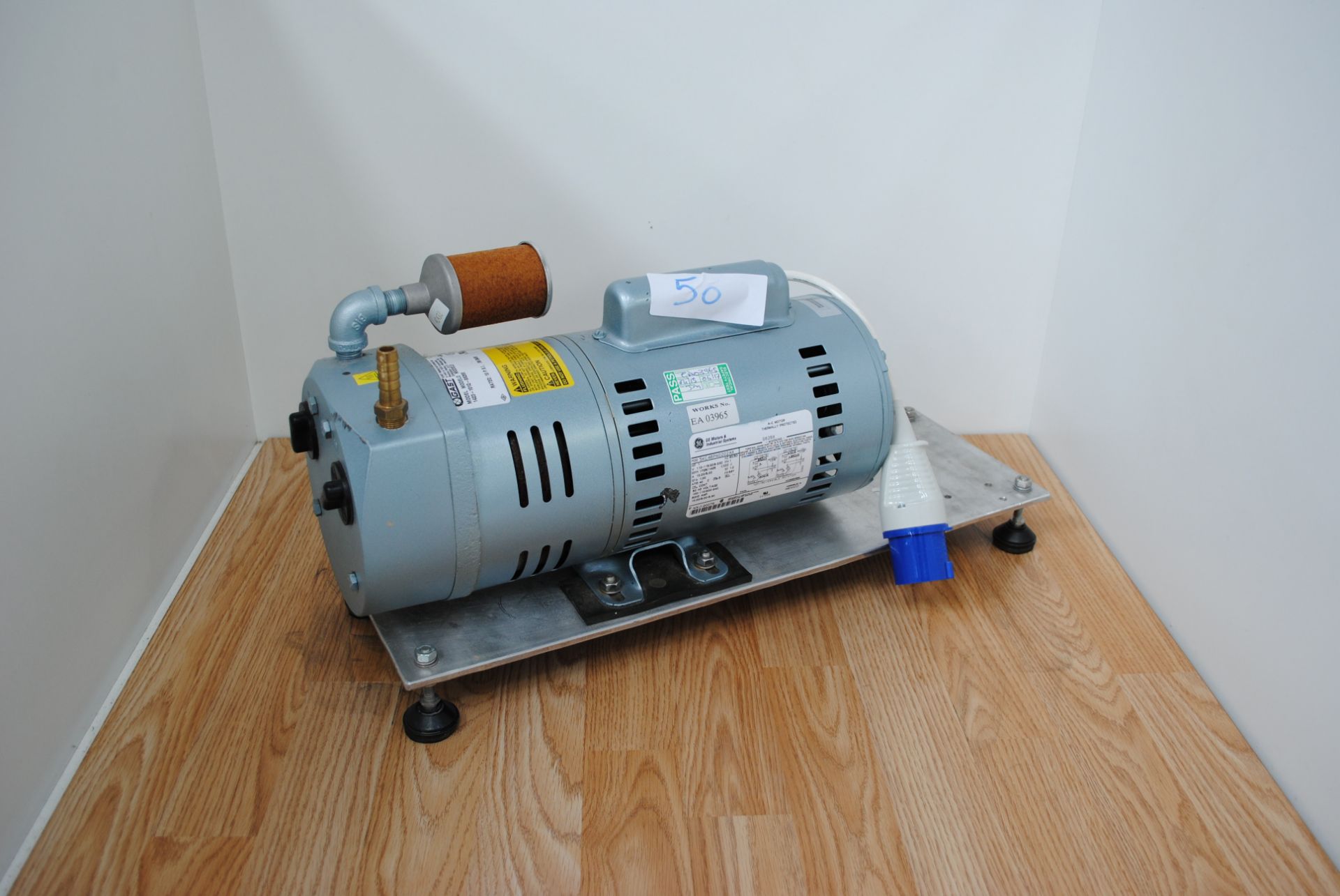 Gast Model: 1423-101Q-G626X Rotary Vacuum Pump Type: 5KC48PN0202AX - Image 3 of 4