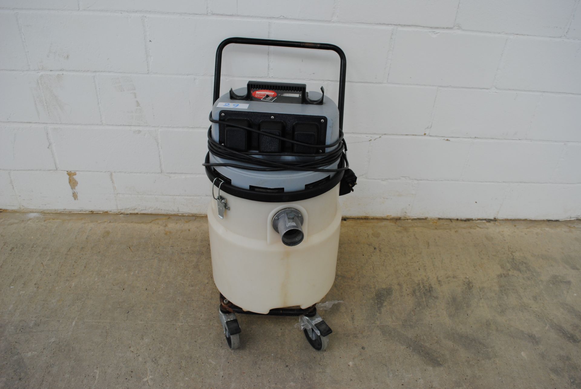 IUGFZNilfisk UZ 778 HD Series Industrial Vaccum S/N:0039 00002