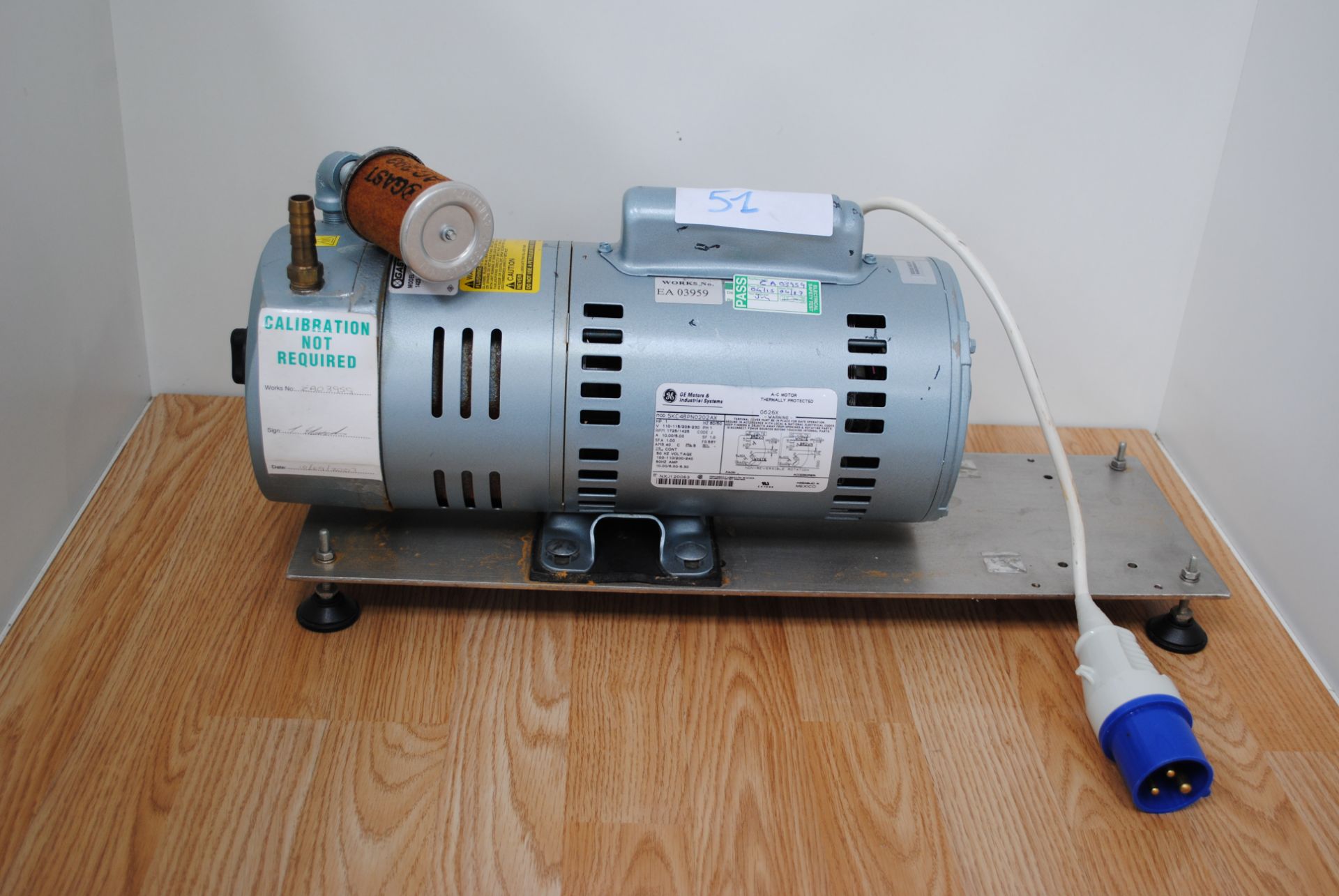 Gast Model: 1423-101Q-G626X Rotary Vacuum Pump Type: 5KC48PN0202AX