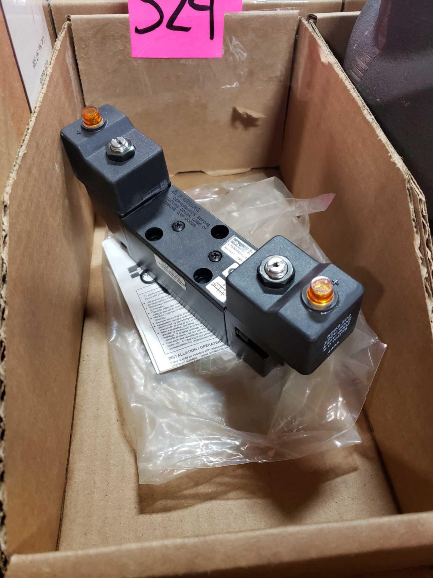 Parker Schrader Bellows pneumatic valve model L7552440253B. New as pictured. - Image 3 of 3