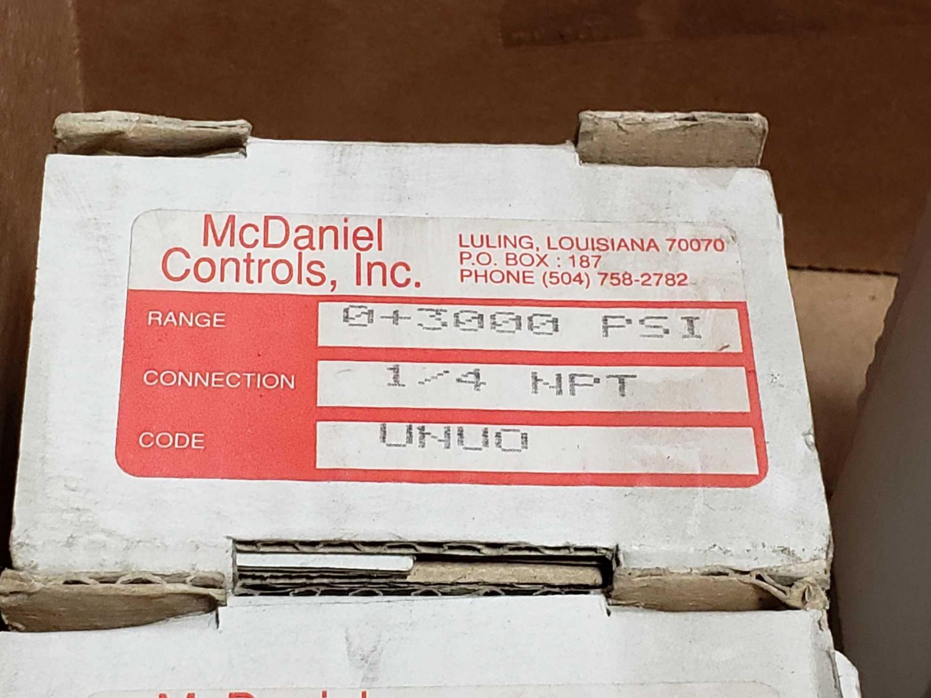 Qty 10 - McDaniel Controls gauge model UNU0, 0-3000psi. New in box. - Image 2 of 3