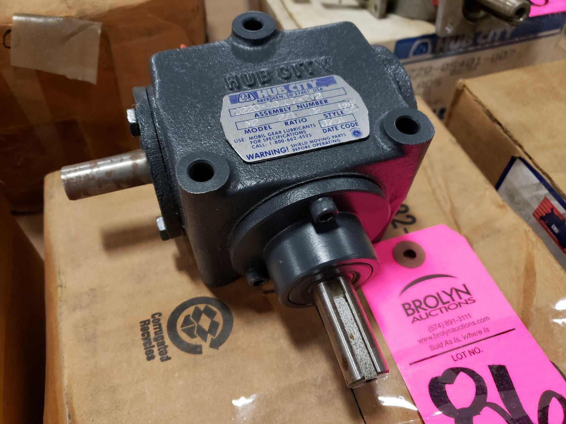 Hub City gear box speed reducer model M2, ratio 2/1, style DE. New in box. - Image 2 of 4