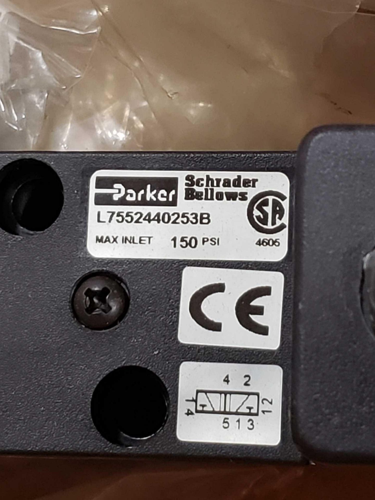 Parker Schrader Bellows pneumatic valve model L7552440253B. New as pictured. - Image 2 of 3