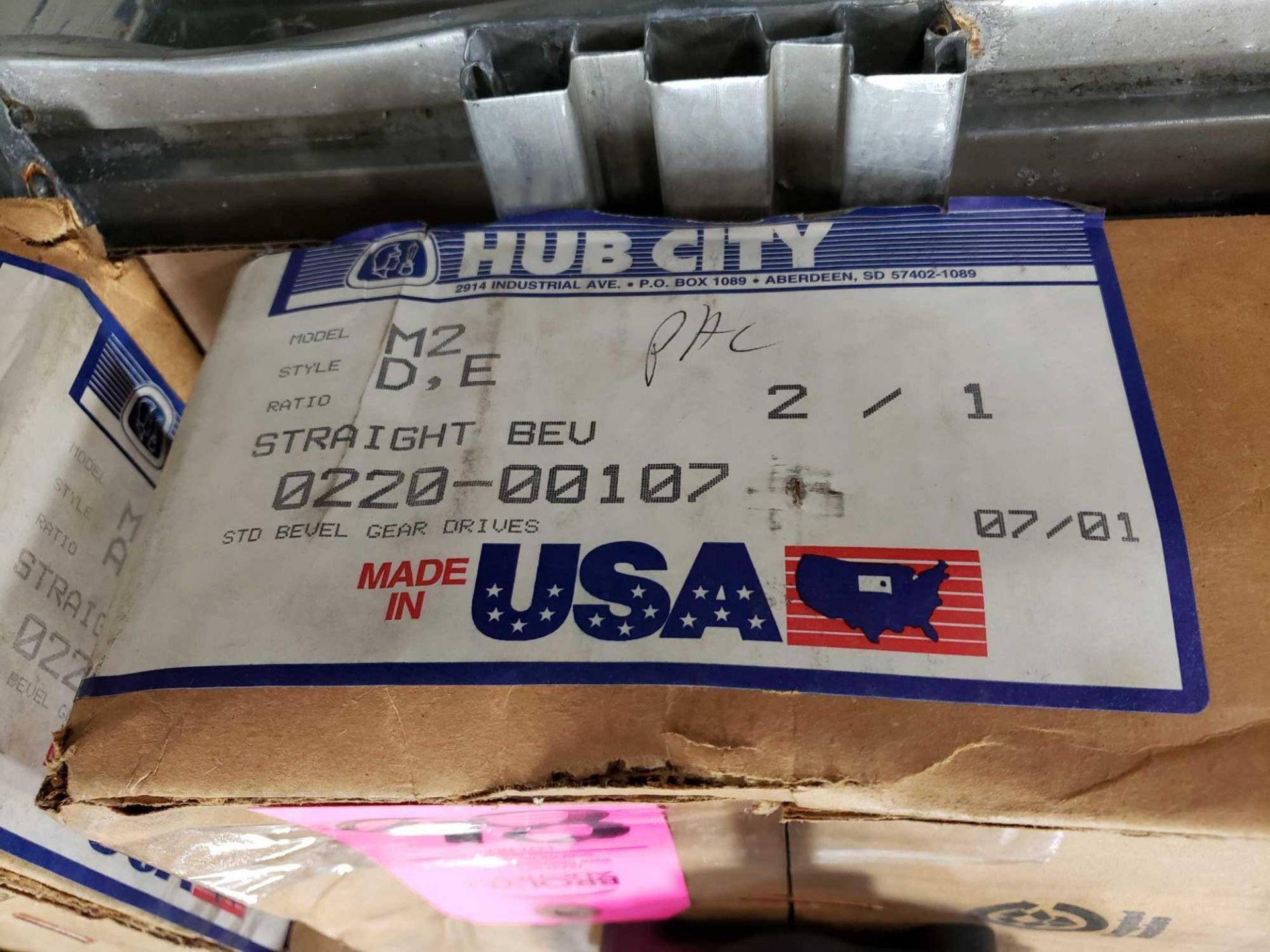 Hub City gear box speed reducer model M2, ratio 2/1, style DE. New in box. - Image 4 of 4