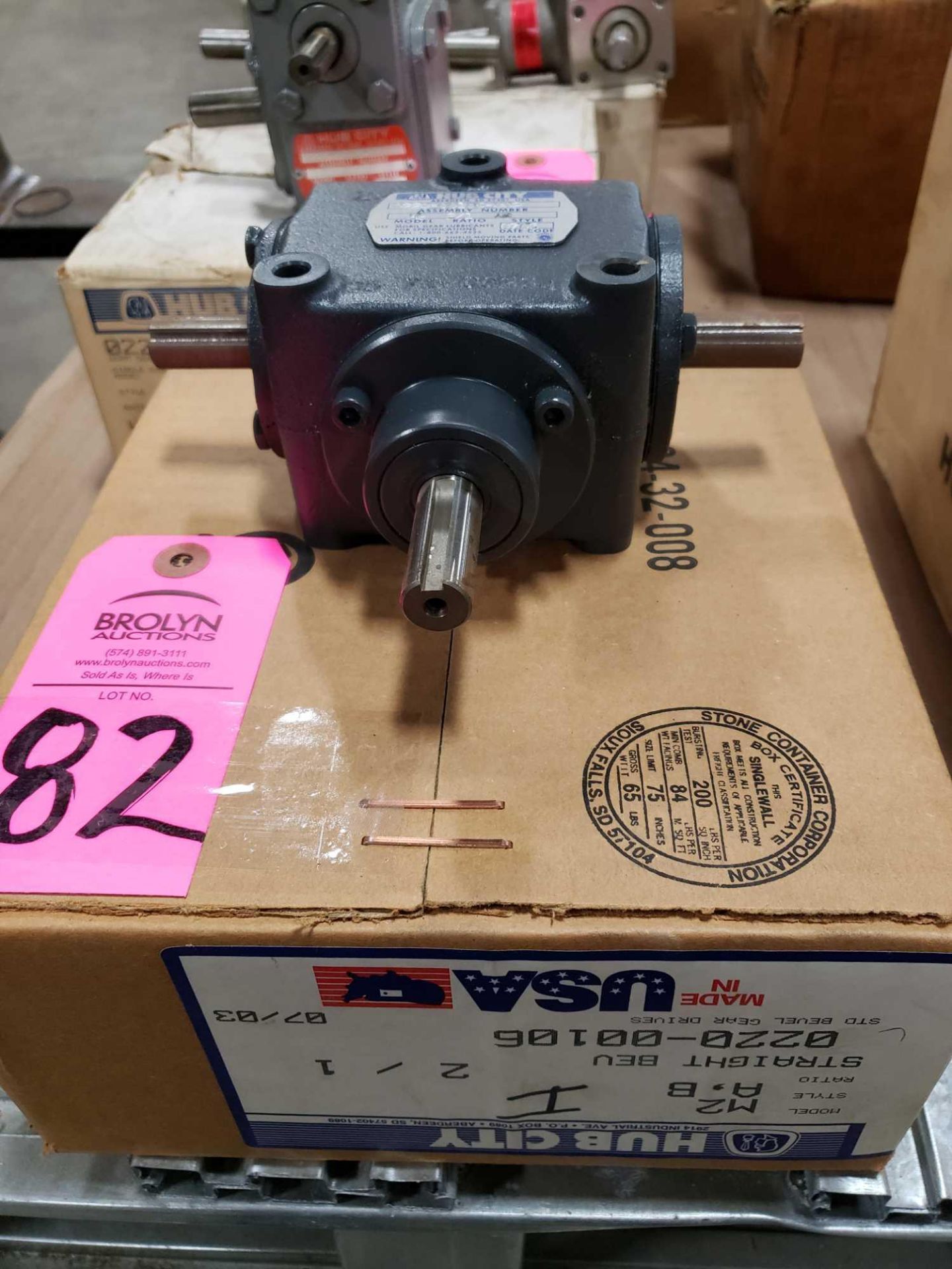 Hub City gear box speed reducer model M2, ratio 2?1, style AB. New in box.