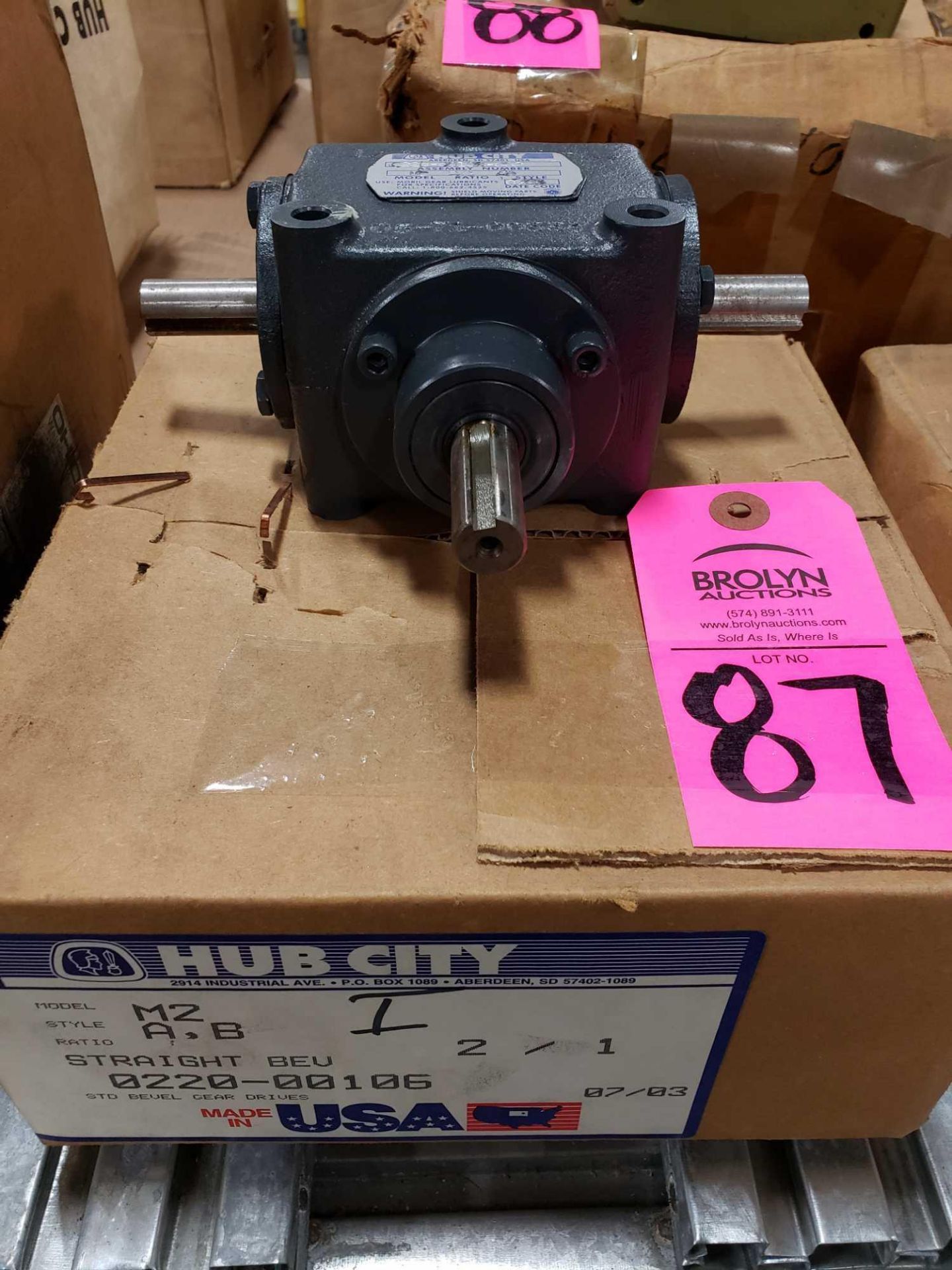 Hub City gear box speed reducer model M2, ratio 2/1, style DE. New in box.