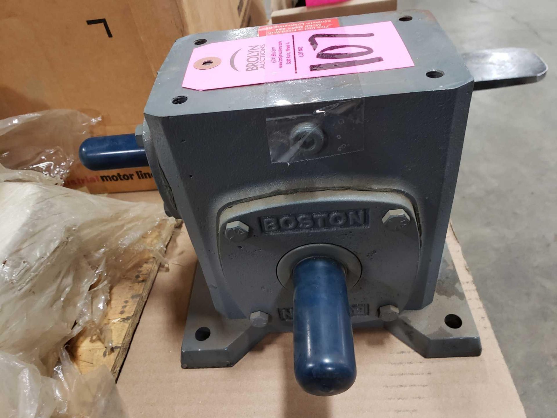 Boston gear 700 series gear box speed reducer. New with shelf wear. - Image 3 of 4