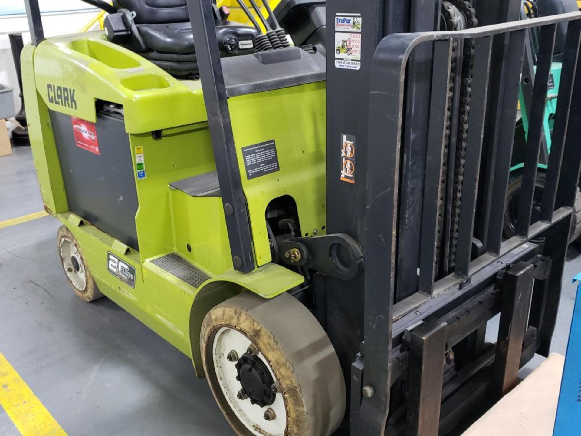 4800lb Clark electric forklift model ECX25. 3 stage 189 inch lift height with sideshift. 765hrs. - Bild 2 aus 14