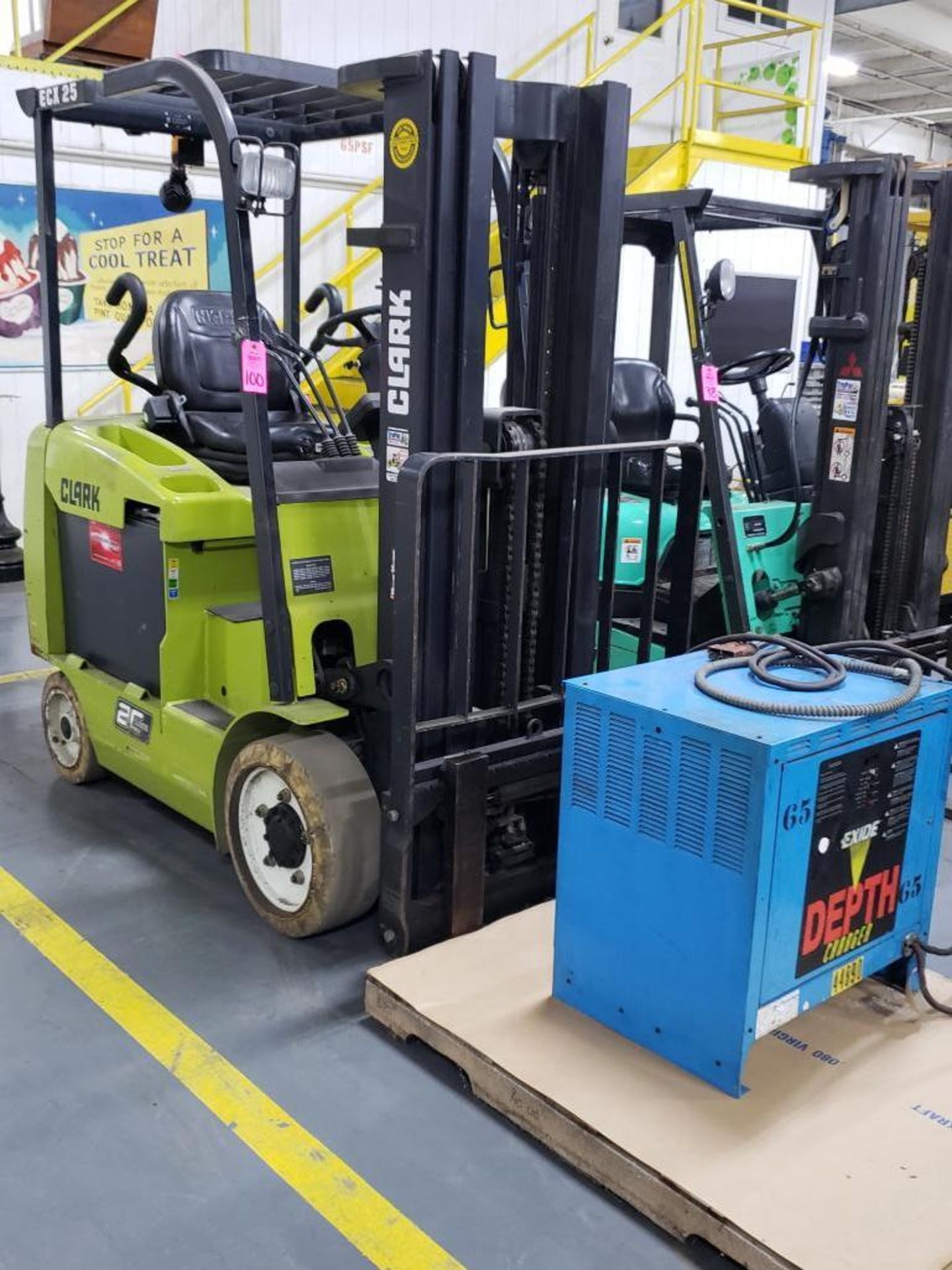 4800lb Clark electric forklift model ECX25. 3 stage 189 inch lift height with sideshift. 765hrs.