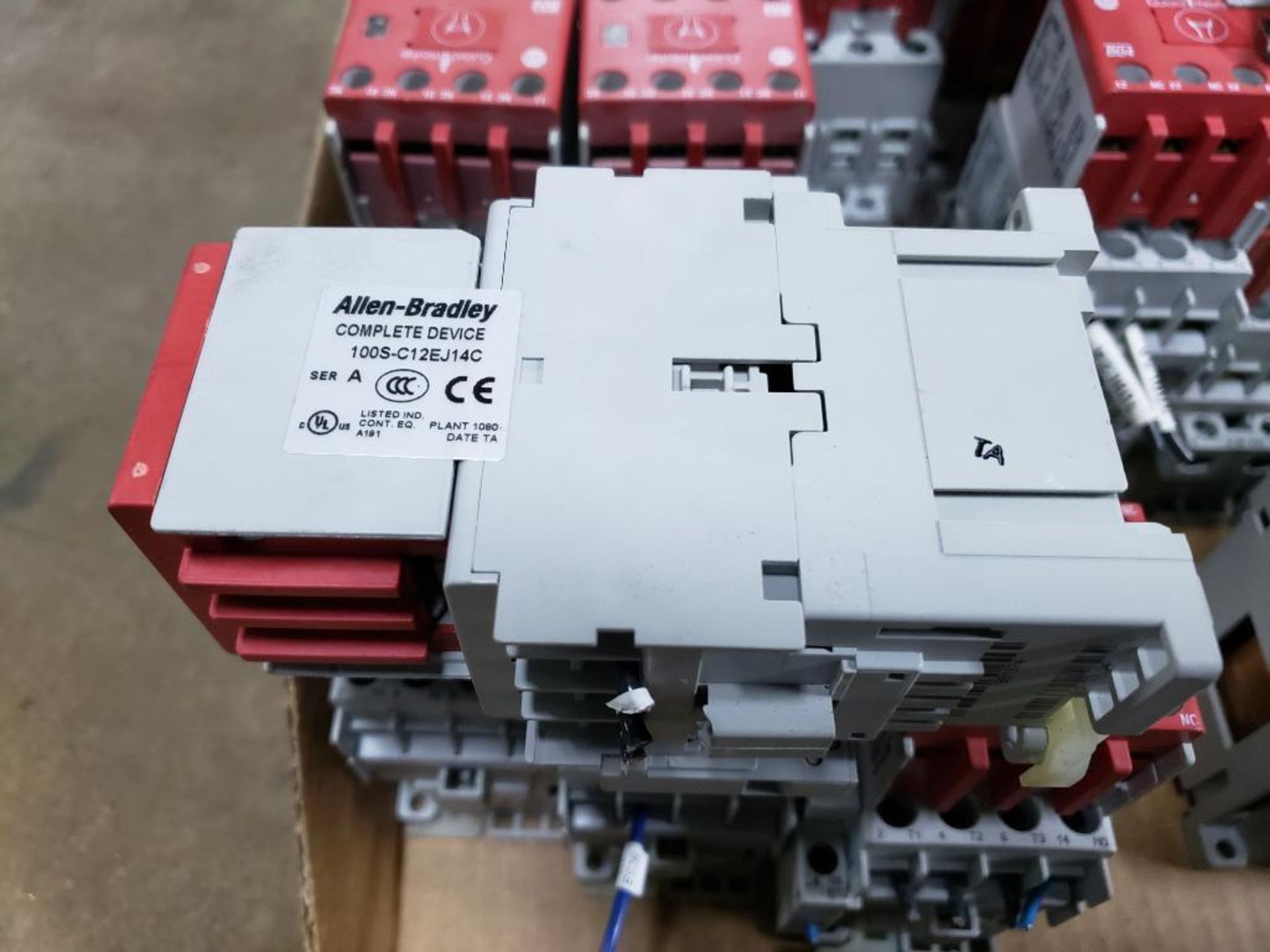Large qty of assorted Allen Bradley contactors. - Image 5 of 5