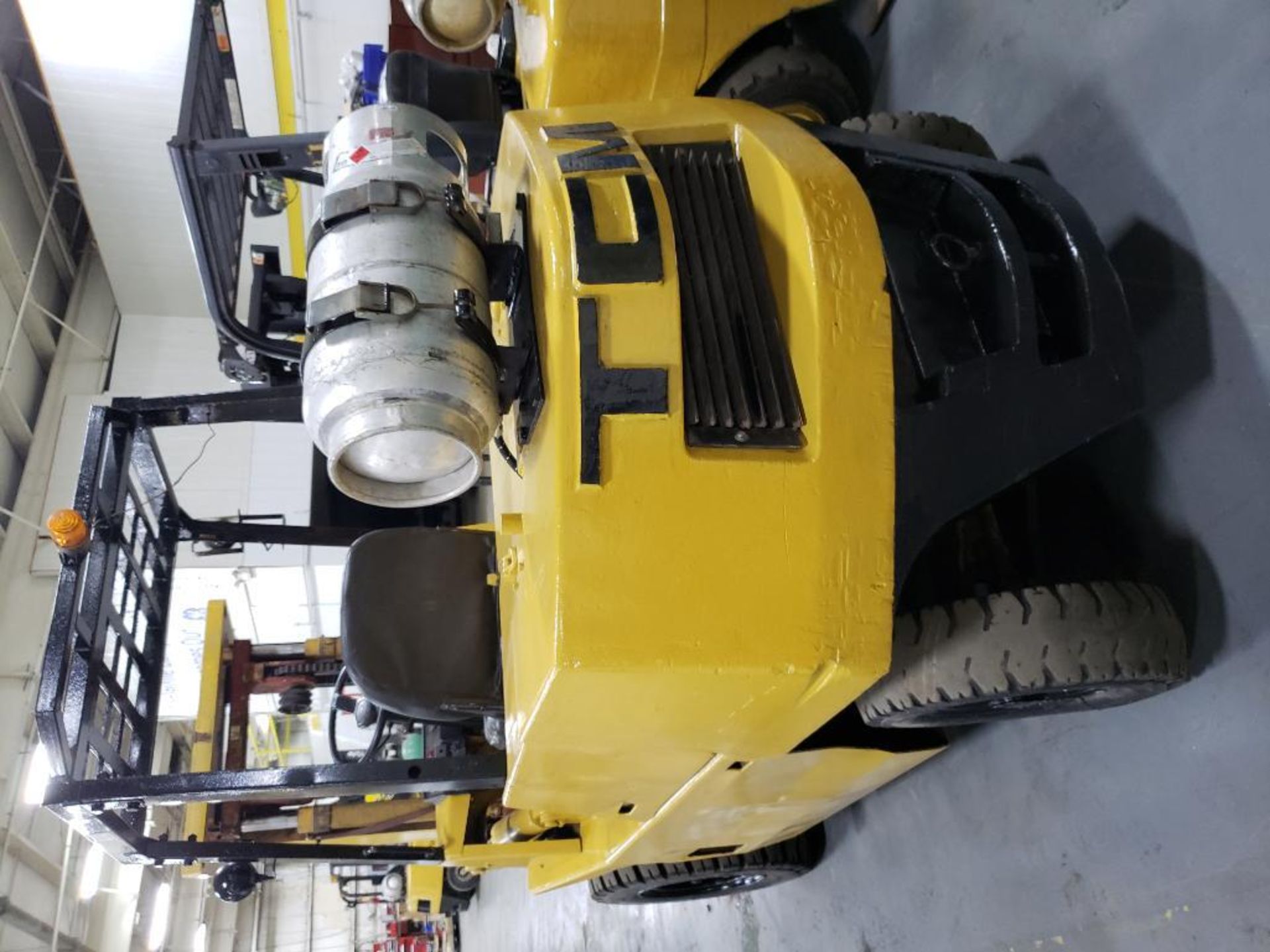 9000lb TCM propane forklift model FG40N5. 2 stage 118 inch lift height. 8168hrs showing. - Image 7 of 12