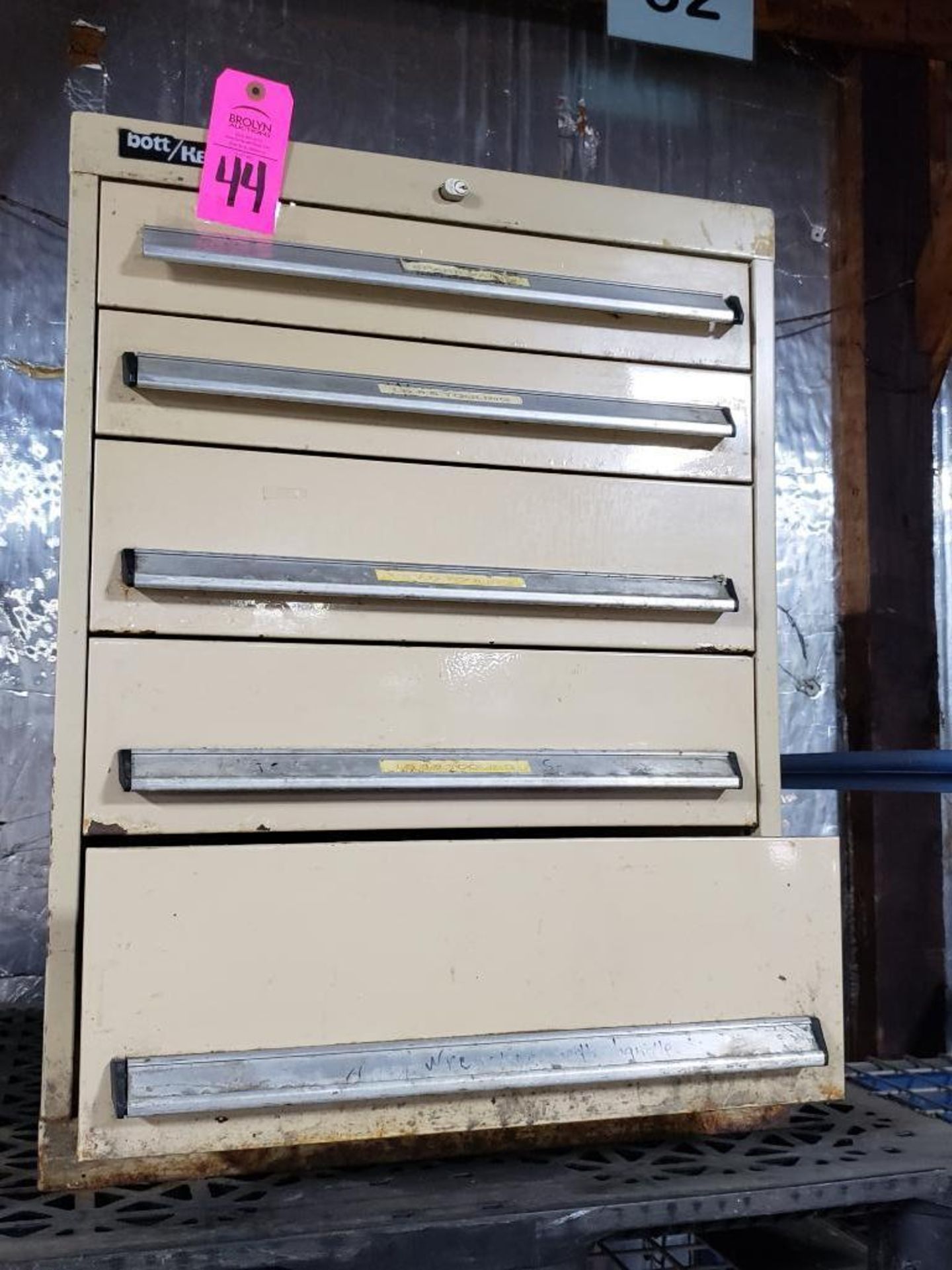 5 drawer Bott Kennedy tool cabinet. Overall dimensions 31.5Tx23.5Wx24D.