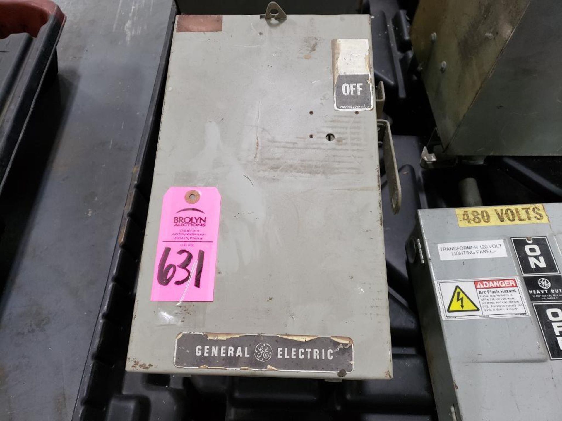 GE Bus duct fusible switch plug. 200amp, 3 phase. Issue 620.