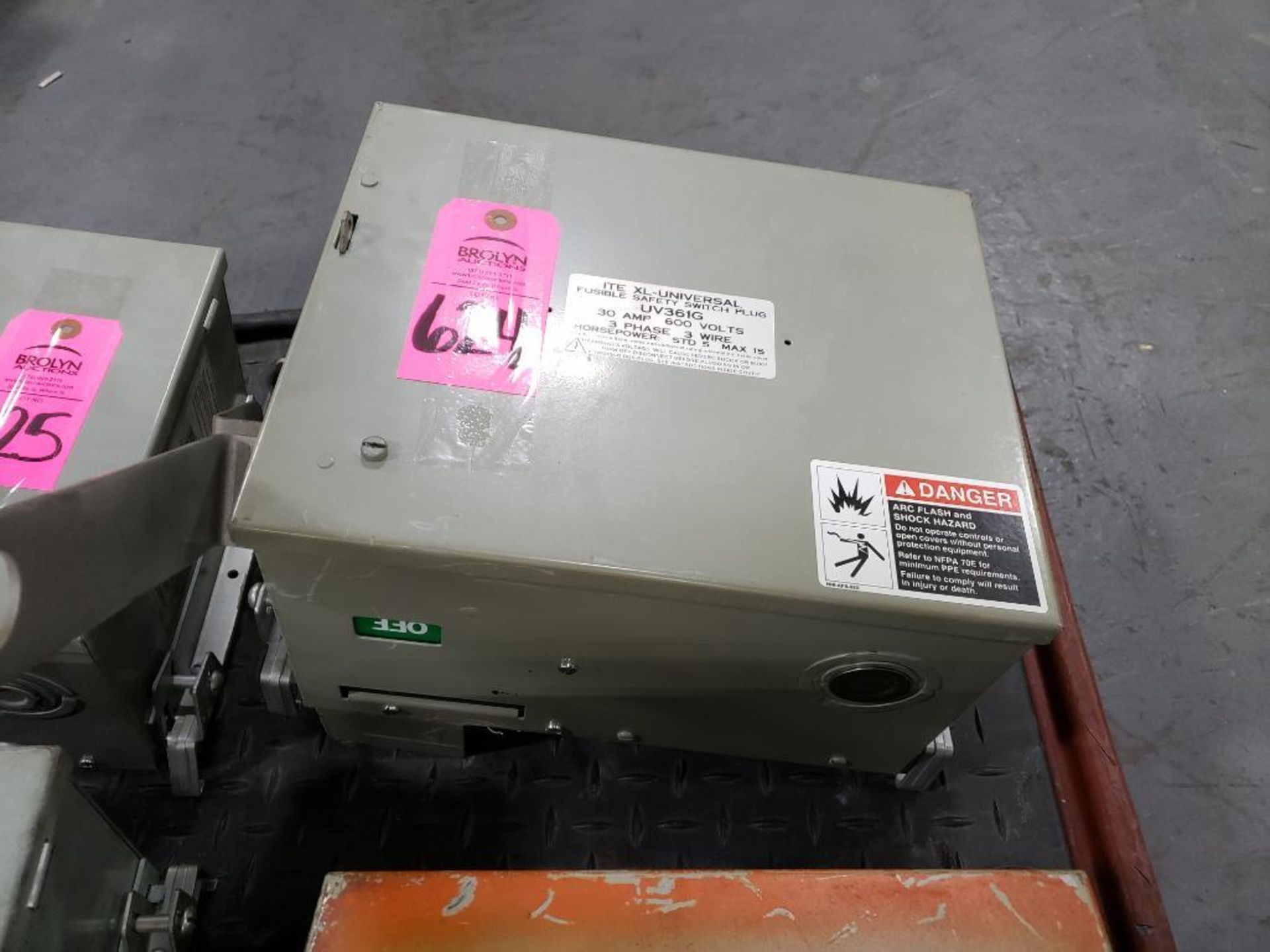 ITE bus duct fusible switch plug. 600vac, 30amp, catalog UV361G, 3 wire, 3 phase.