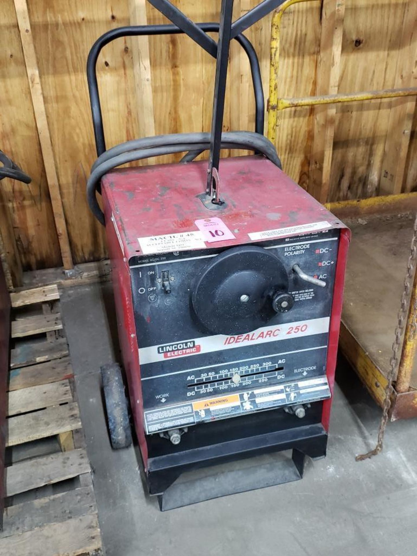 Lincoln welder Idealarc 250 AC/DC arc welder.