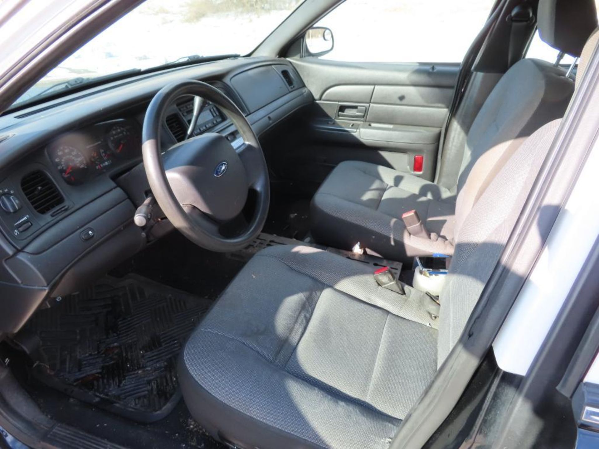 2008 Ford Crown Victoria Police Car. 107,884 miles. VIN 2FAFP71V98X176735. - Image 14 of 22