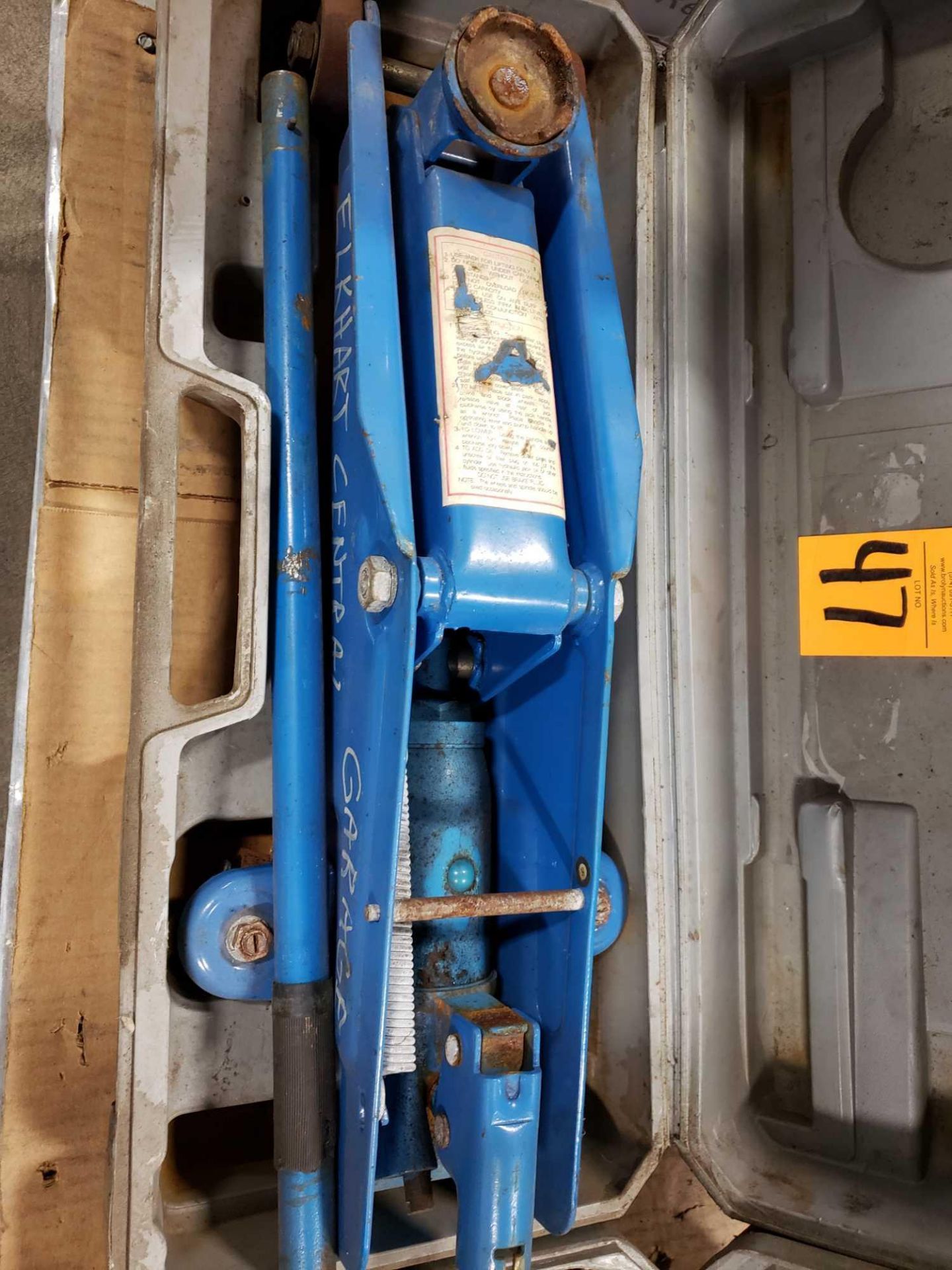 Floor jack with case. - Image 2 of 2