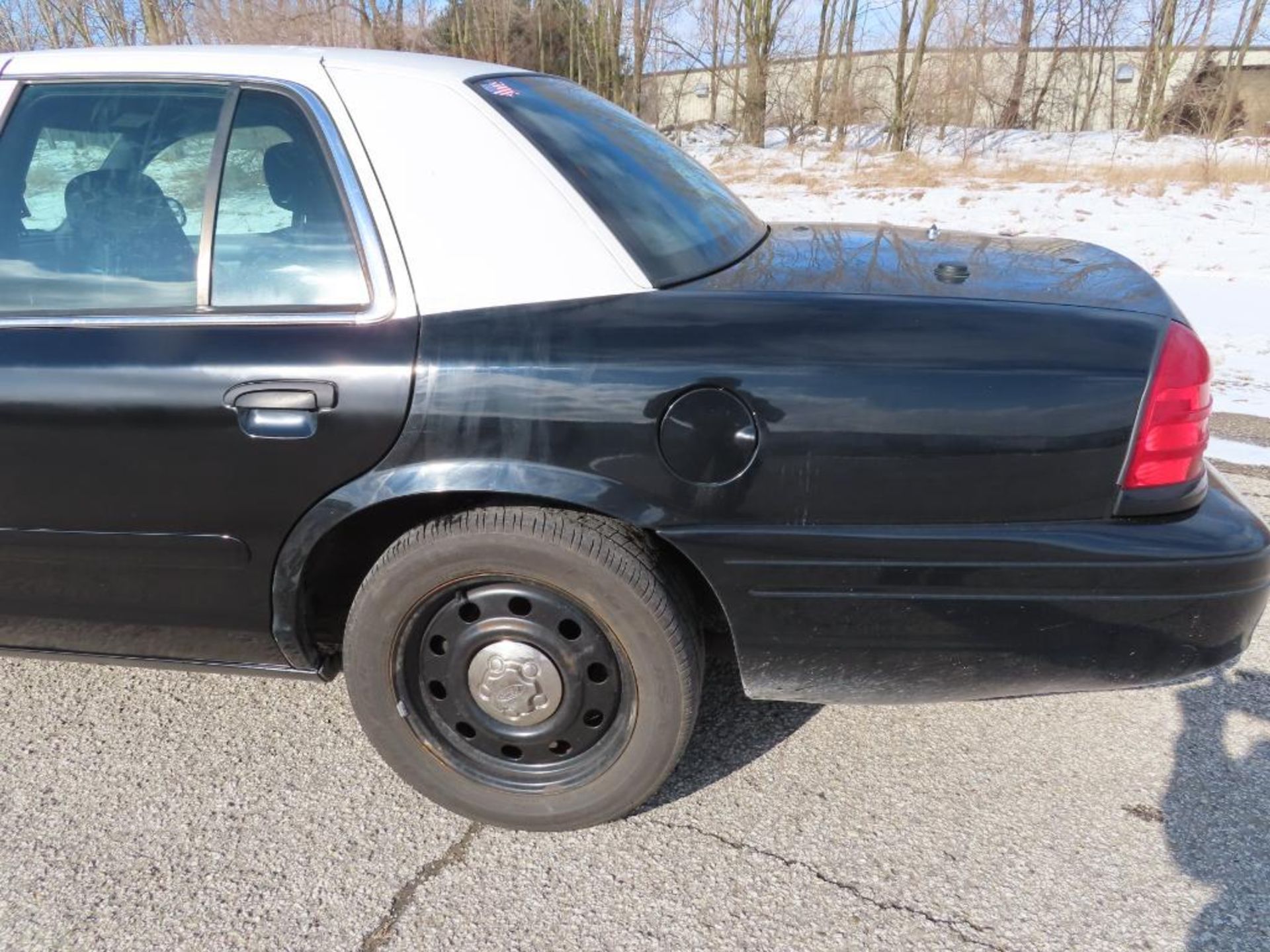 2008 Ford Crown Victoria Police Car. 107,884 miles. VIN 2FAFP71V98X176735. - Image 5 of 22