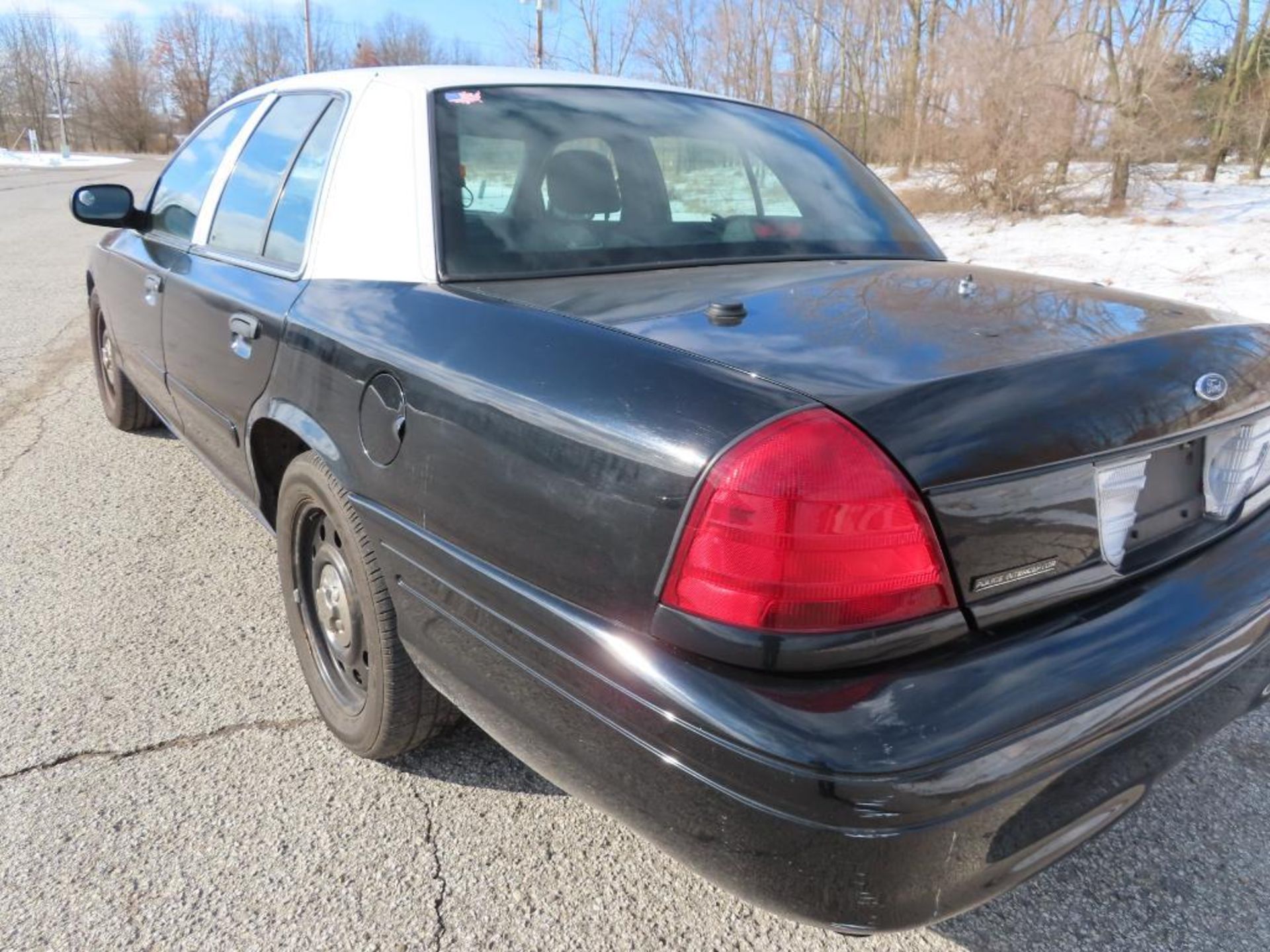 2008 Ford Crown Victoria Police Car. 107,884 miles. VIN 2FAFP71V98X176735. - Image 6 of 22