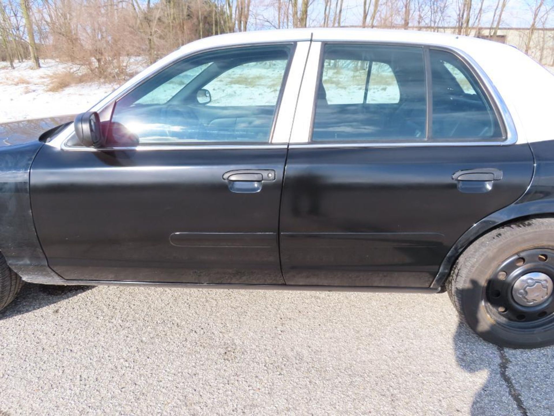 2008 Ford Crown Victoria Police Car. 107,884 miles. VIN 2FAFP71V98X176735. - Image 4 of 22