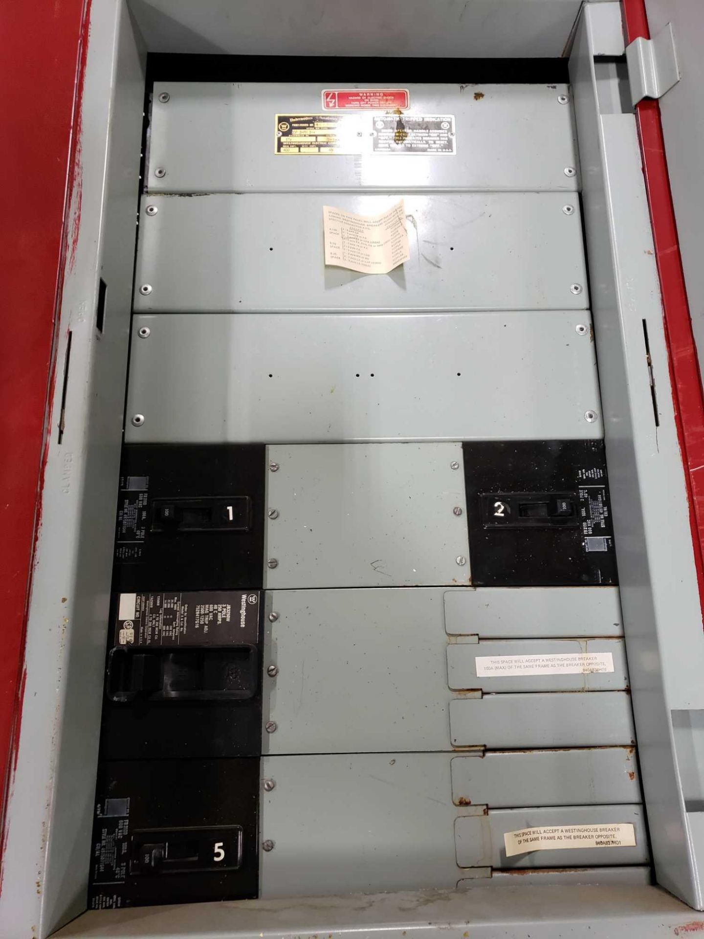 Westinghouse 480v 400amp load center breaker box. - Image 2 of 3