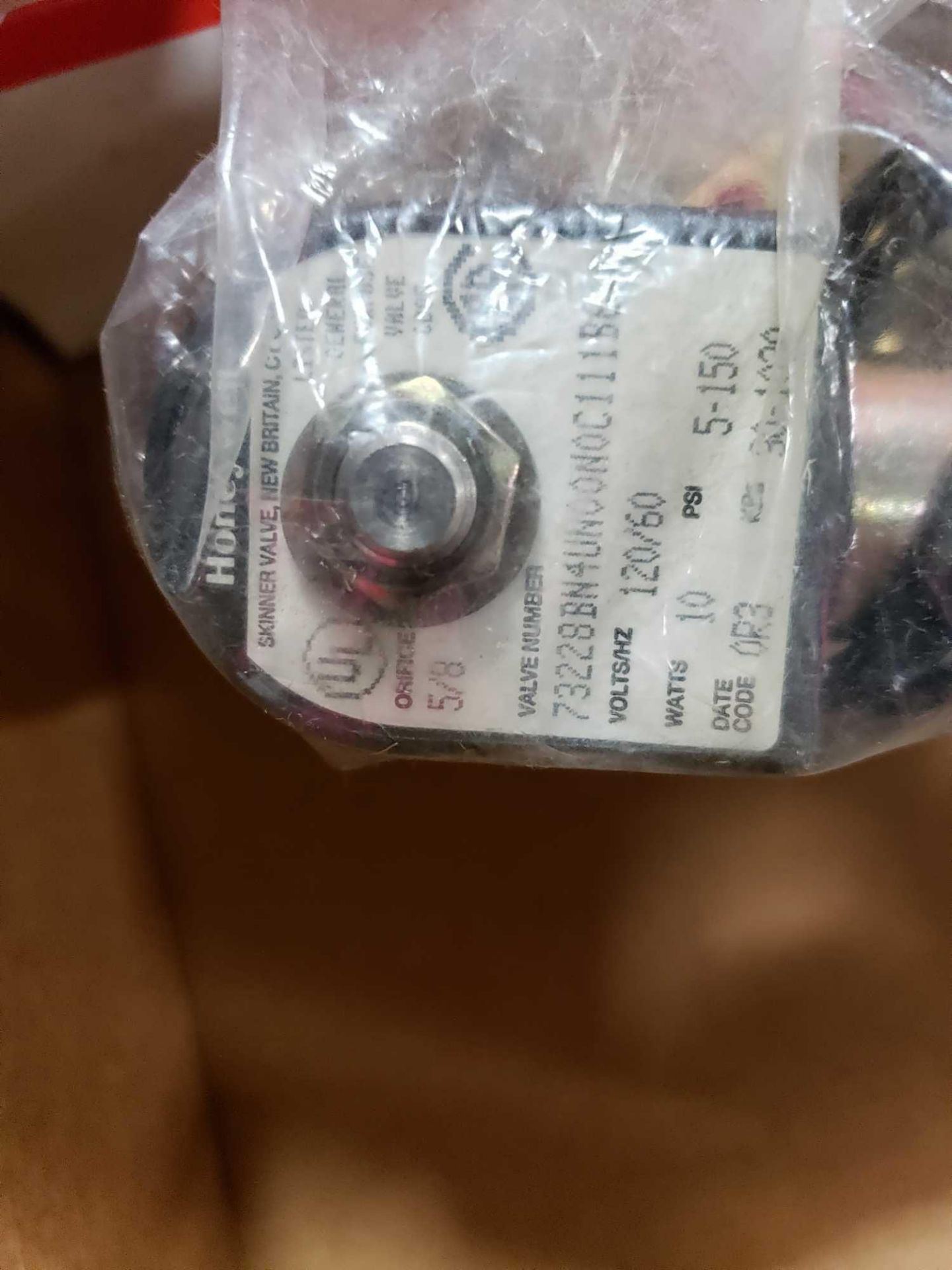 Honeywell valve model 73228BN4UNC0N0C111B6. New in box. - Image 2 of 2