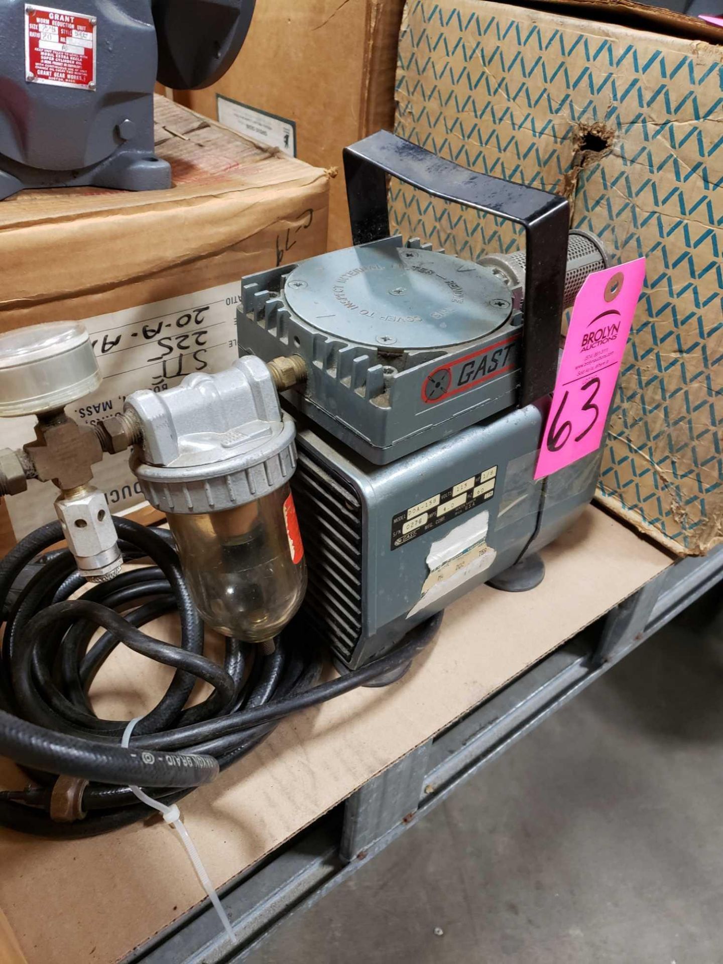 Gast model DOA-158 vacuum pump. Single phase, 115v, 1/8hp. - Image 3 of 3