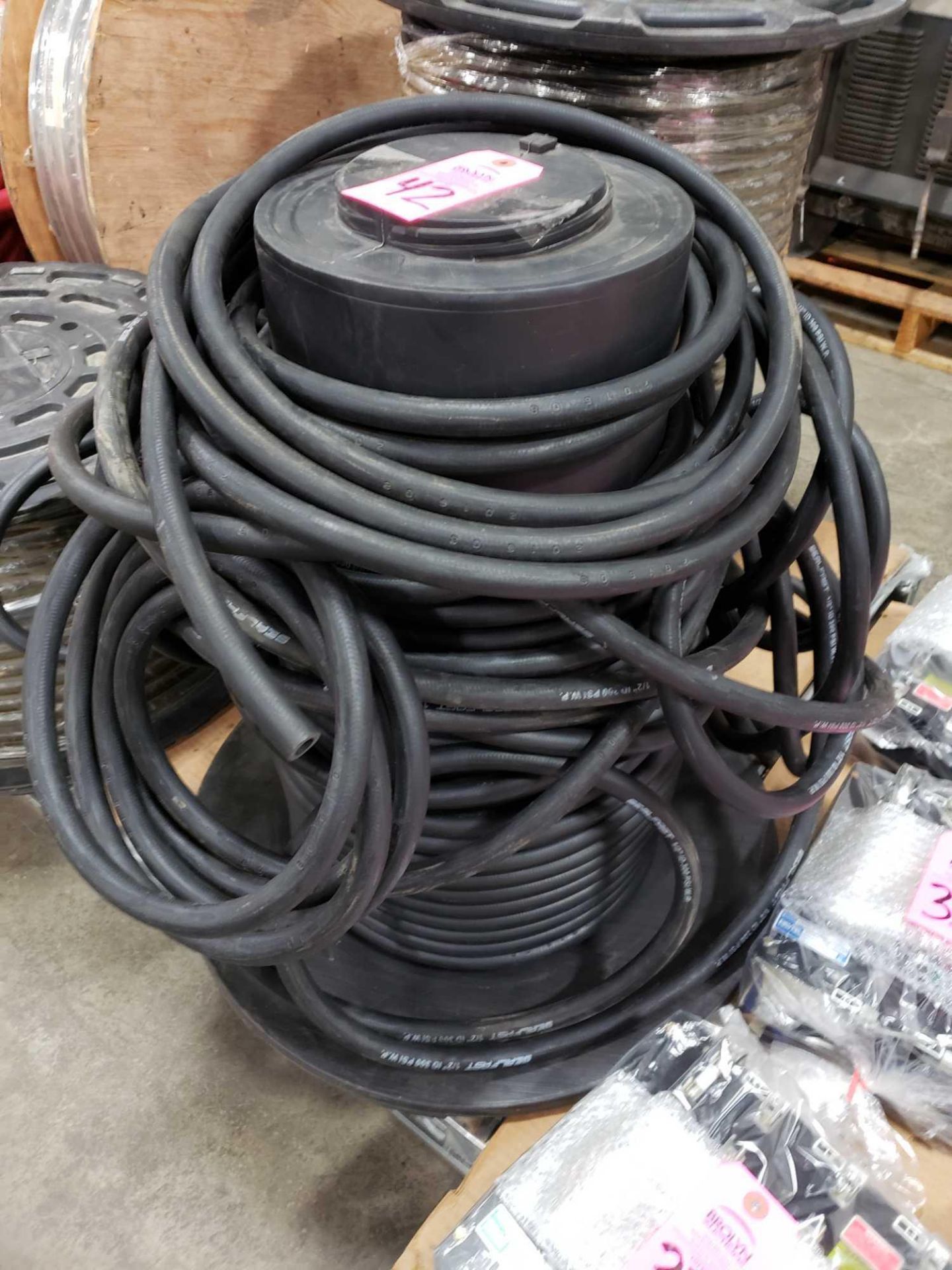 300psi Sealfast air and water hose 1/2"ID. New as pictured.