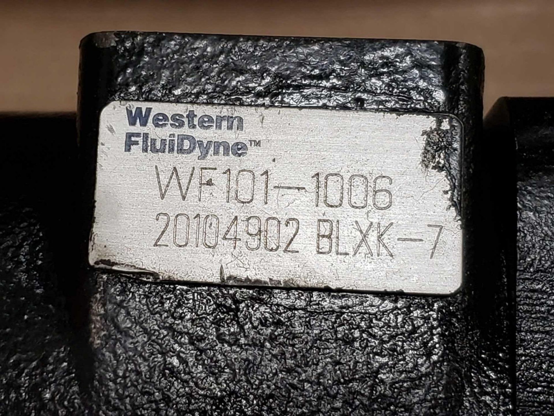 Western FluiDyne model WF101-1006 hydraulic pump. New as pictured. - Image 3 of 3