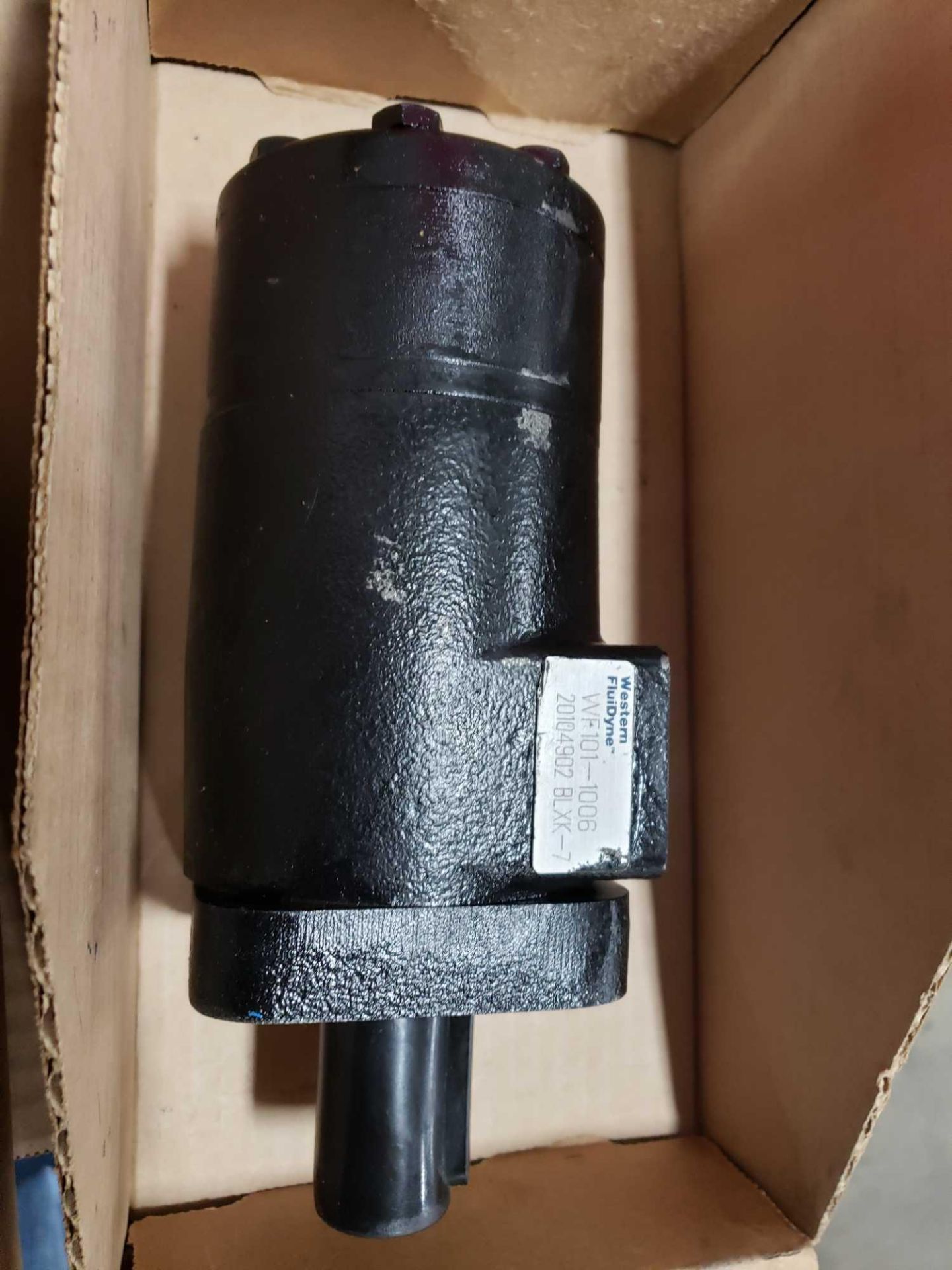 Western FluiDyne model WF101-1006 hydraulic pump. New as pictured. - Image 2 of 3