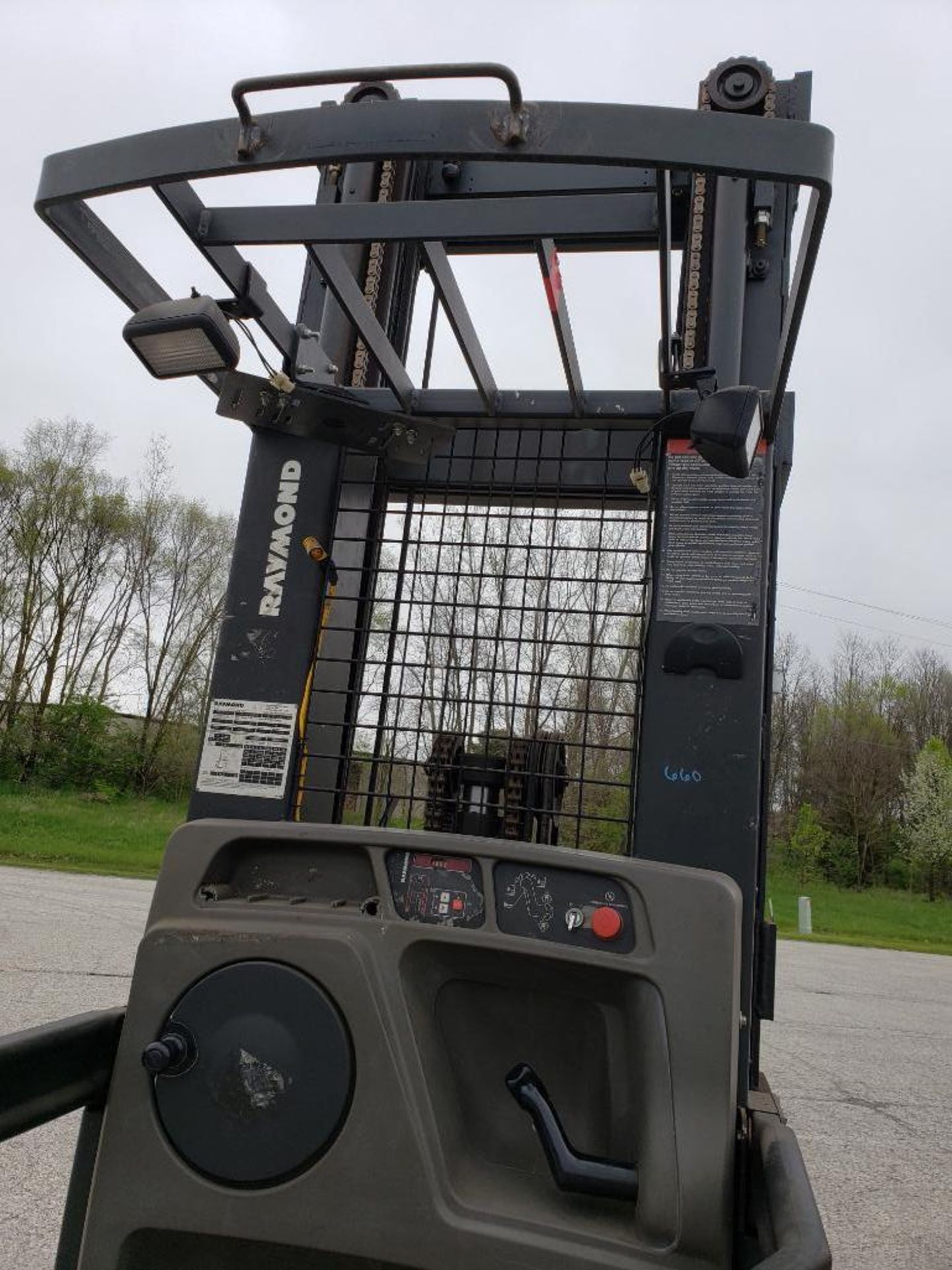 Raymond 36v electric forklift model 560-OPC30TT. 3000lb max lift capacity. 273" max lift height. App - Image 13 of 13