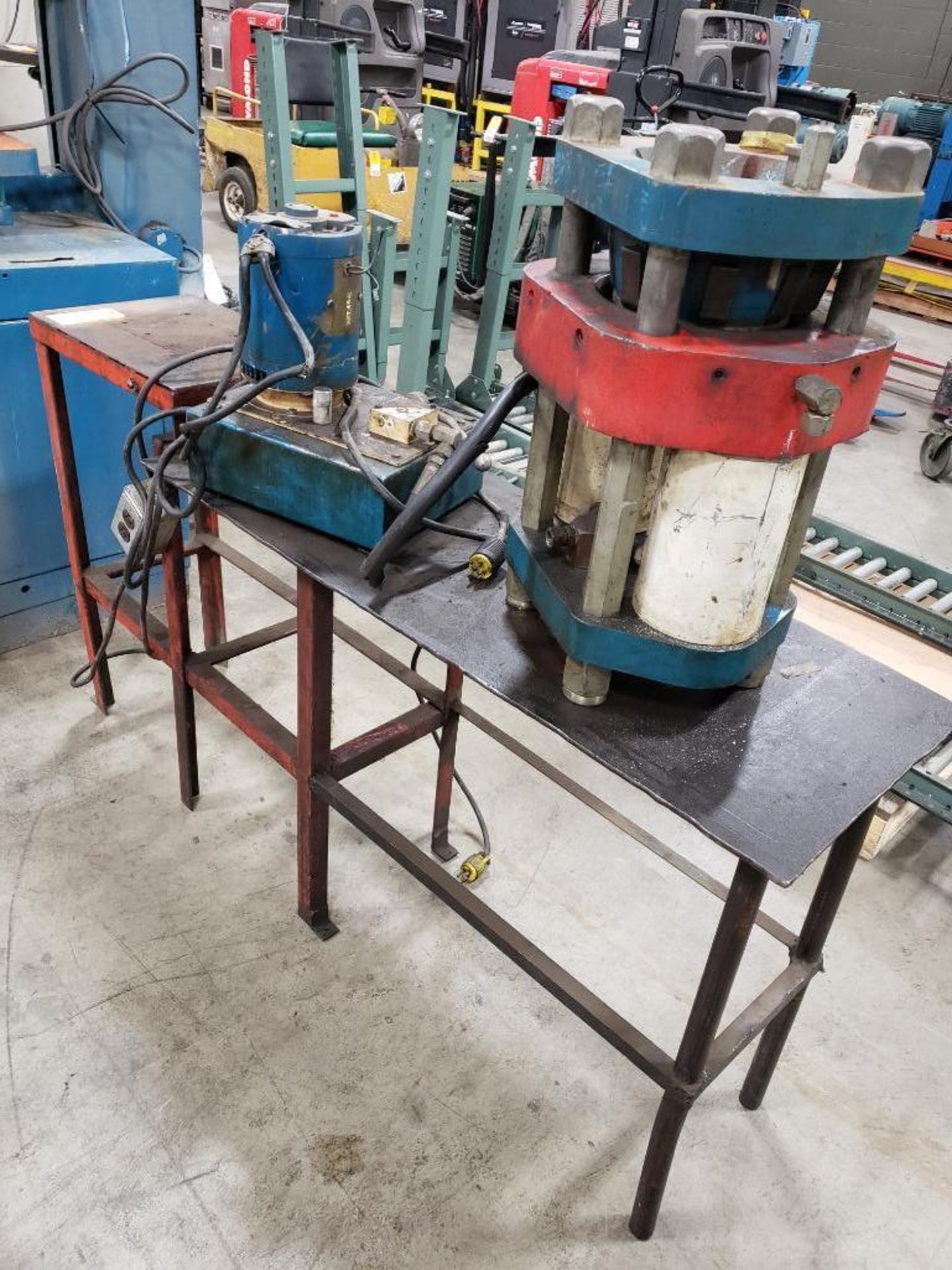 Hydraulic crimper station with hydraulic power pack. Includes steel table. - Image 2 of 6