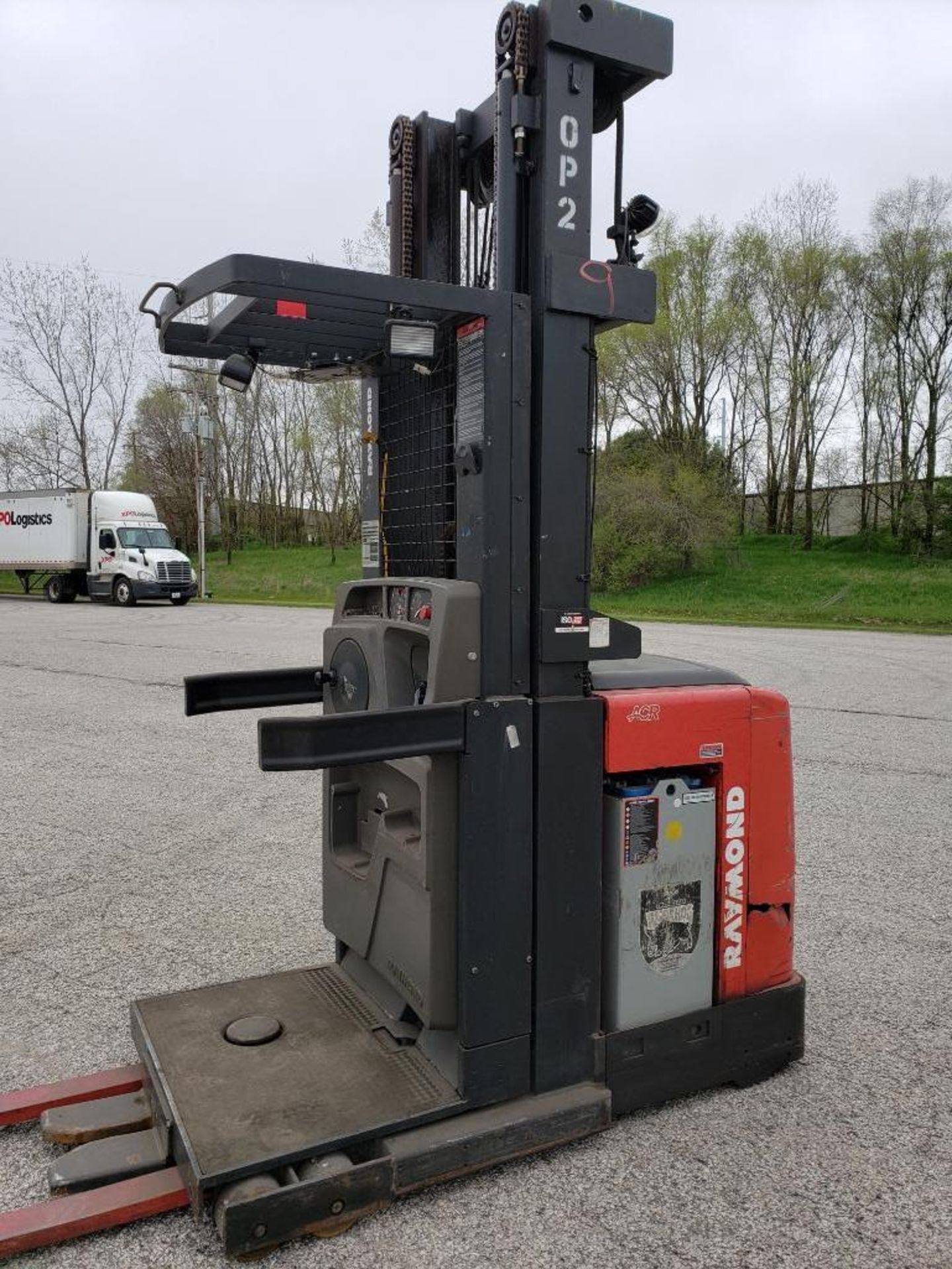 Raymond 36v electric forklift model 560-OPC30TT. 3000lb max lift capacity. 273" max lift height. App