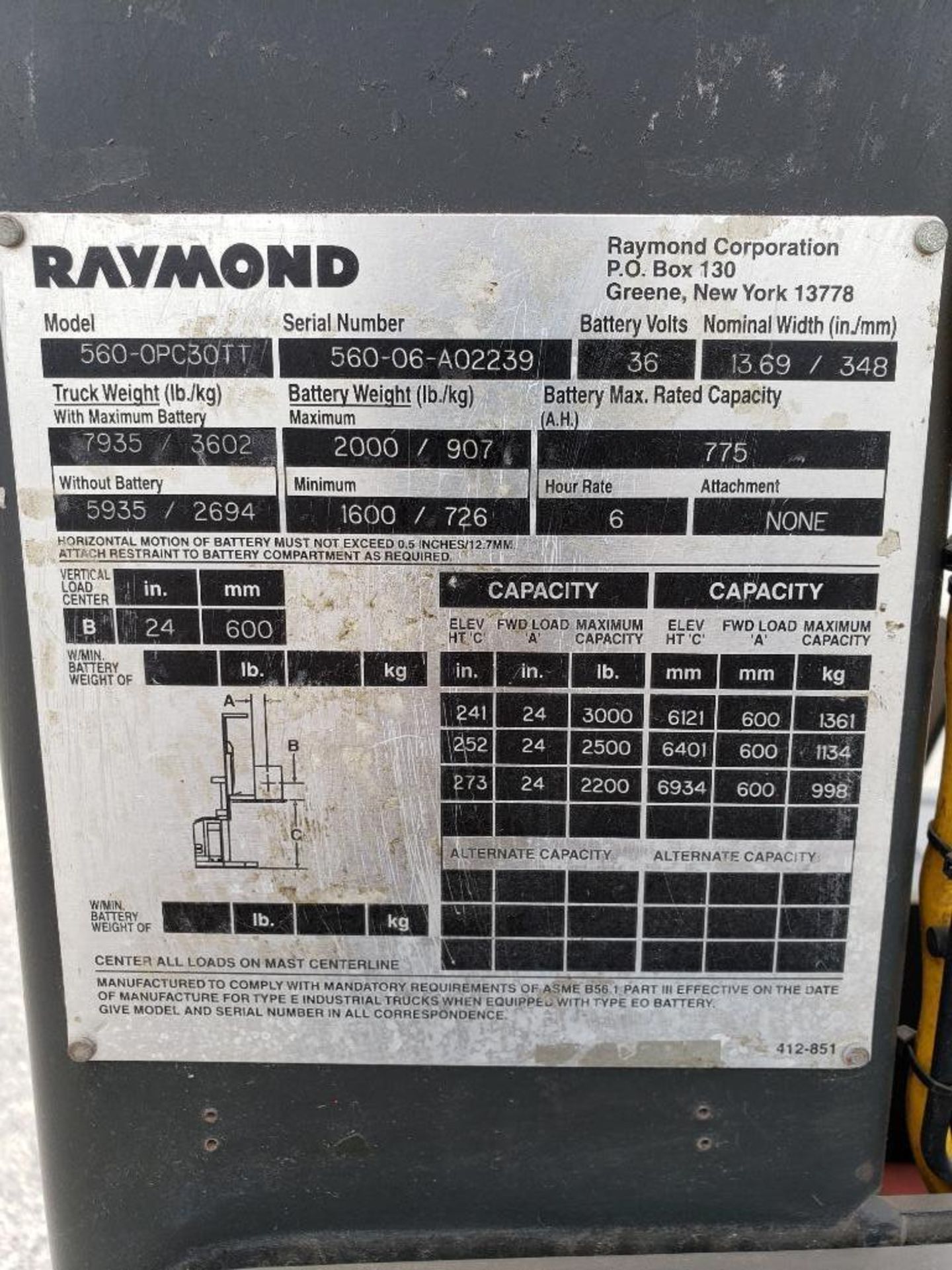 Raymond 36v electric forklift model 560-OPC30TT. 3000lb max lift capacity. 273" max lift height. App - Image 11 of 13