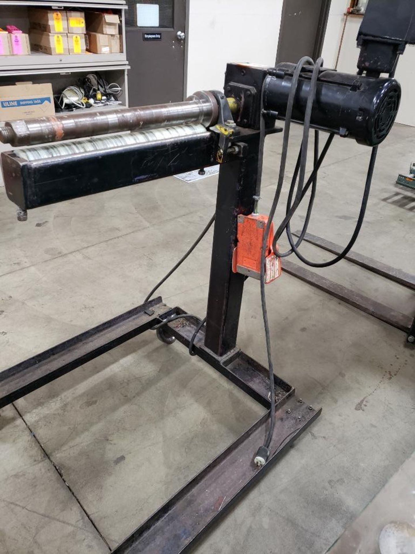 Belt slitting unit with foot control. - Image 2 of 5