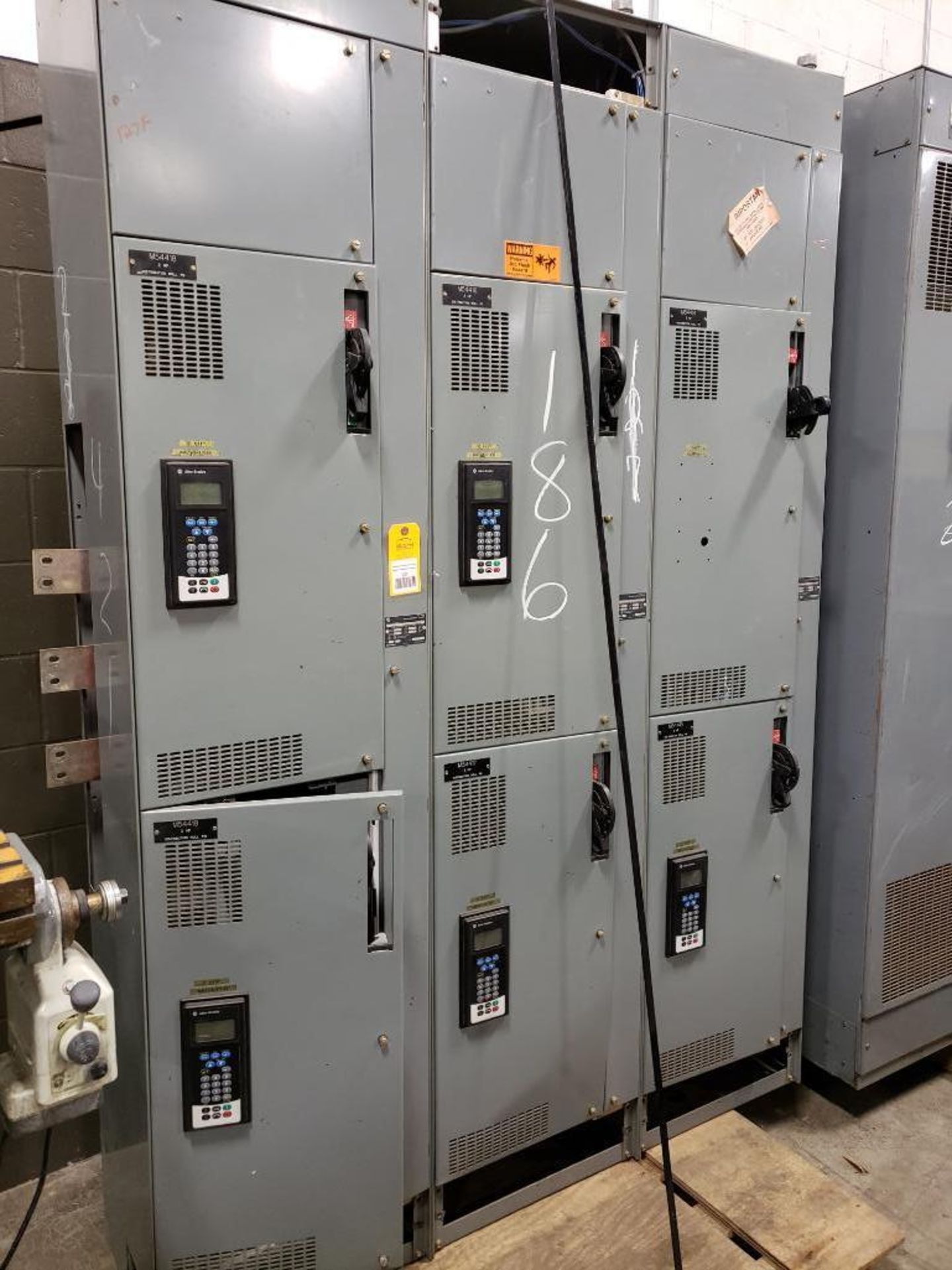 Allen Bradley MCC motor control center bulletin 2100, 600amp x 300amp. Full of Powerflex drives.