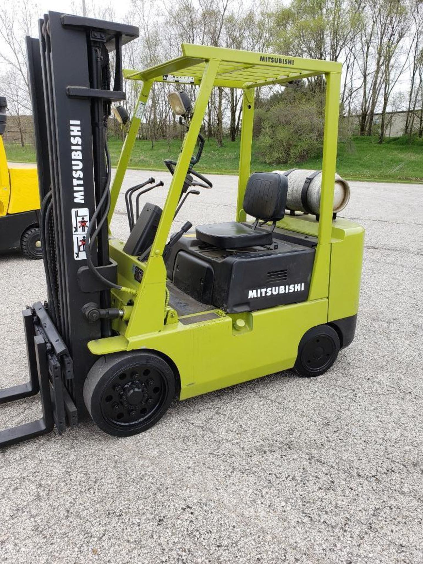 5000lb Mitsubishi propane forklift. Model FGC25. 189" lift height. Triple stage mast with sideshift.