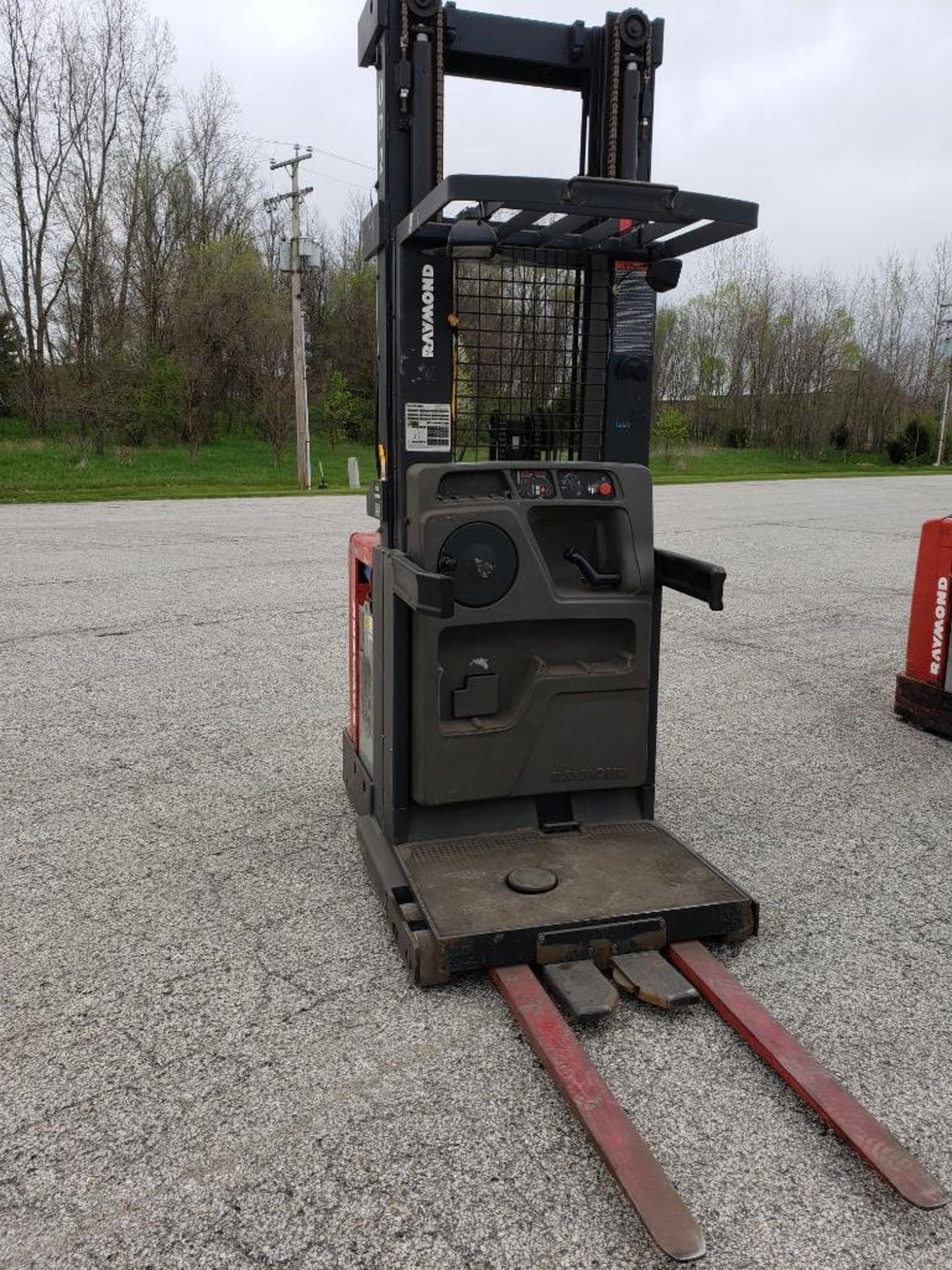 Raymond 36v electric forklift model 560-OPC30TT. 3000lb max lift capacity. 273" max lift height. App - Image 2 of 13