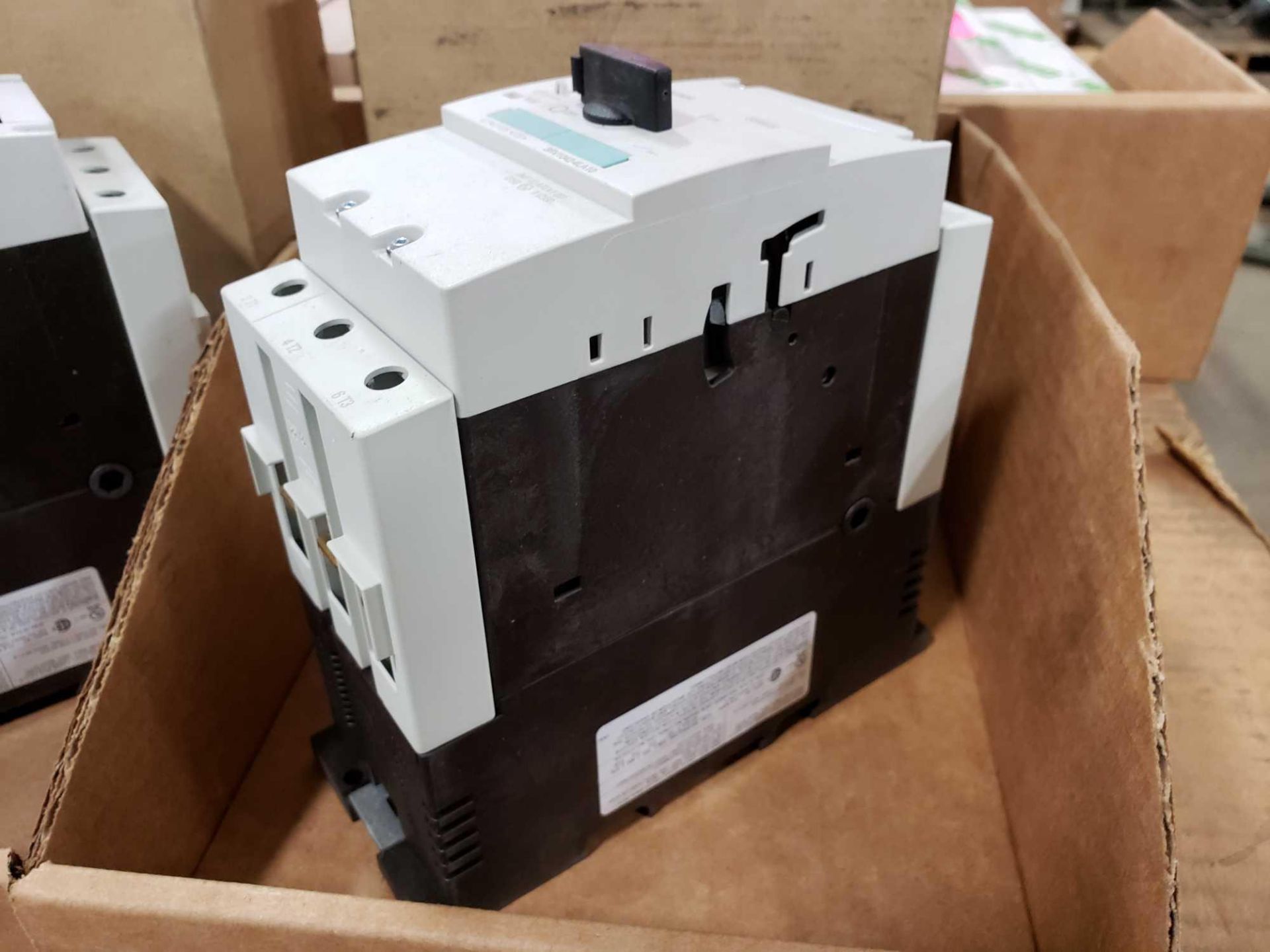 Siemens contactor model 3RV1042-4LA10. New in box. - Image 3 of 4