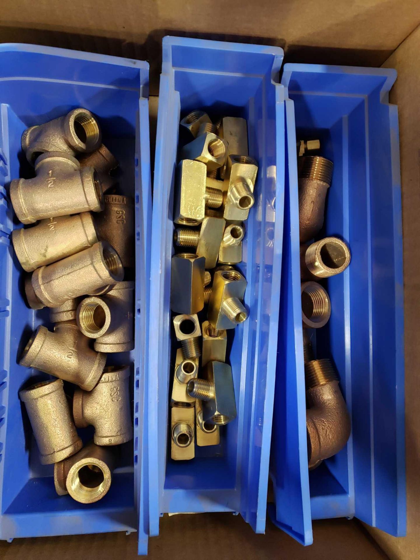 Lot of assorted hydraulic fittings, some brass. New as pictured. - Image 3 of 3