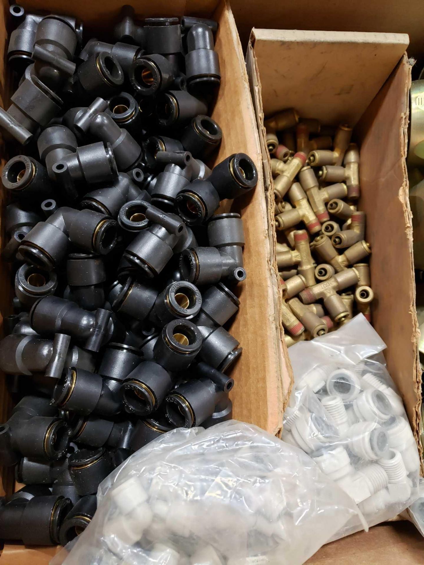 Lot of assorted hydraulic and pneumatic fittings. Some brass. New as pictured. - Image 2 of 3