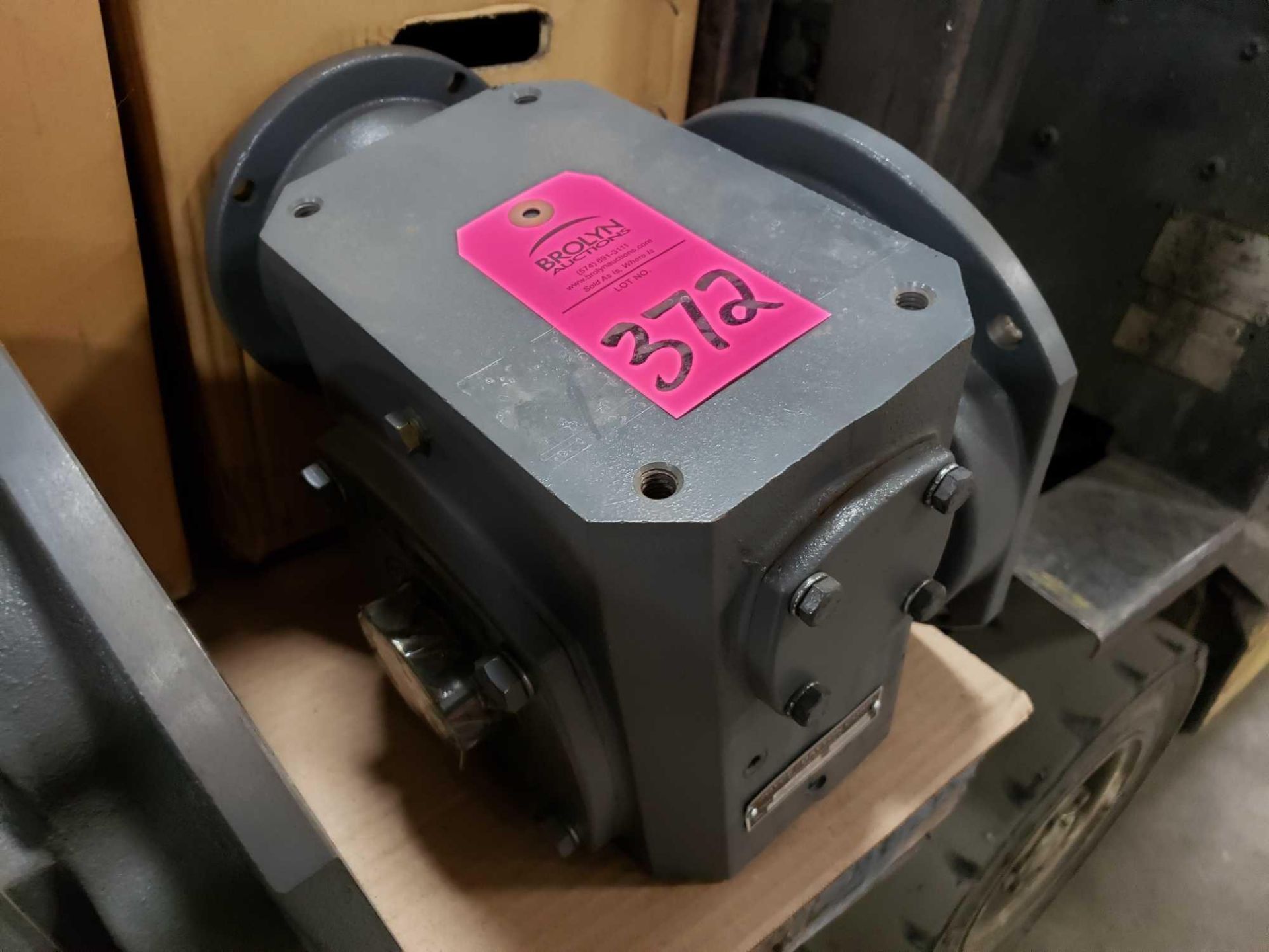 Joyce Dayton gearbox worm gear speed reducer model 325-MHOF-60-56C-L. New as pictured. - Image 3 of 3