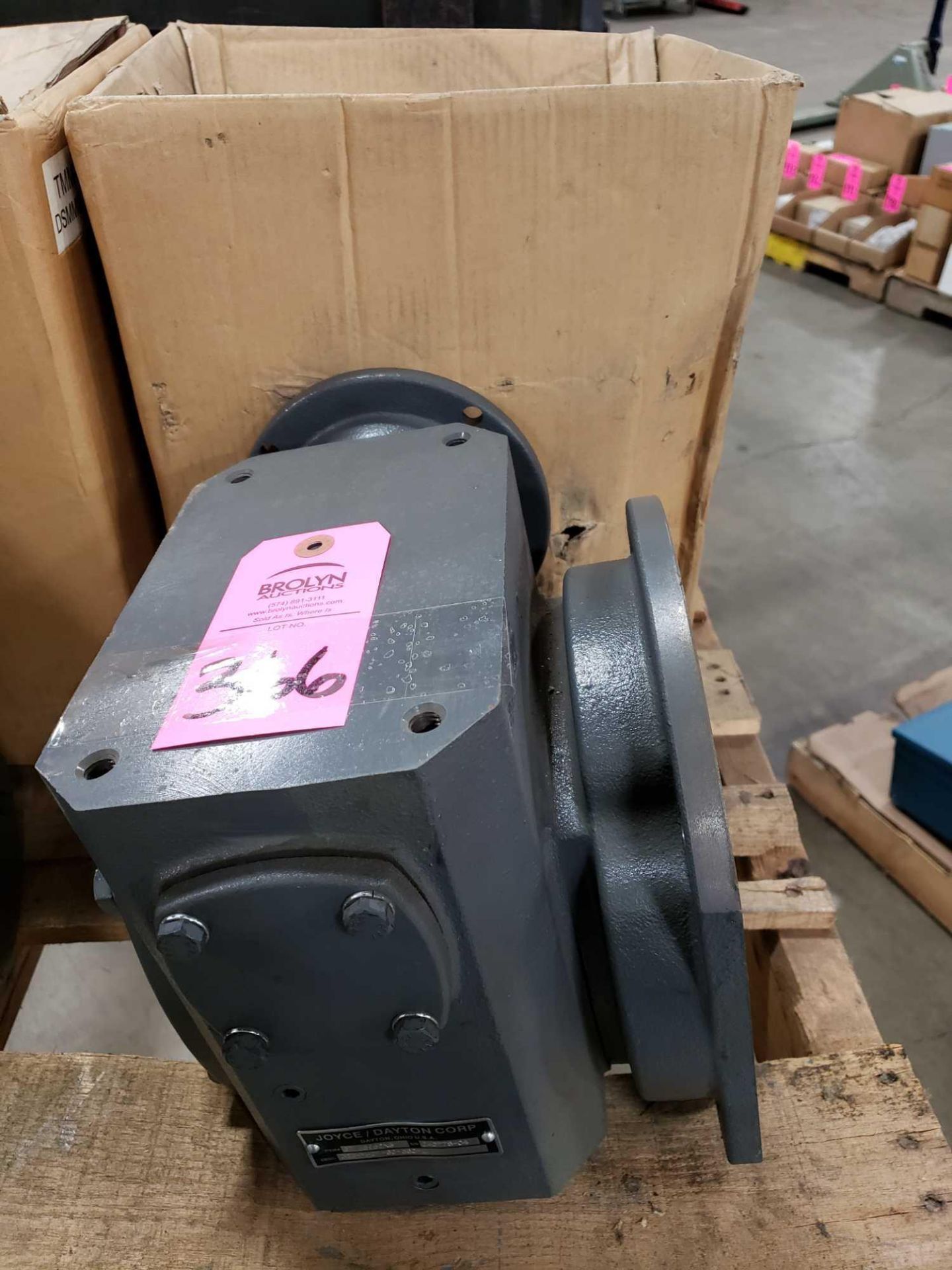 Joyce Dayton gearbox worm gear speed reducer model 325-MHOF-60-56C-L. New as pictured.