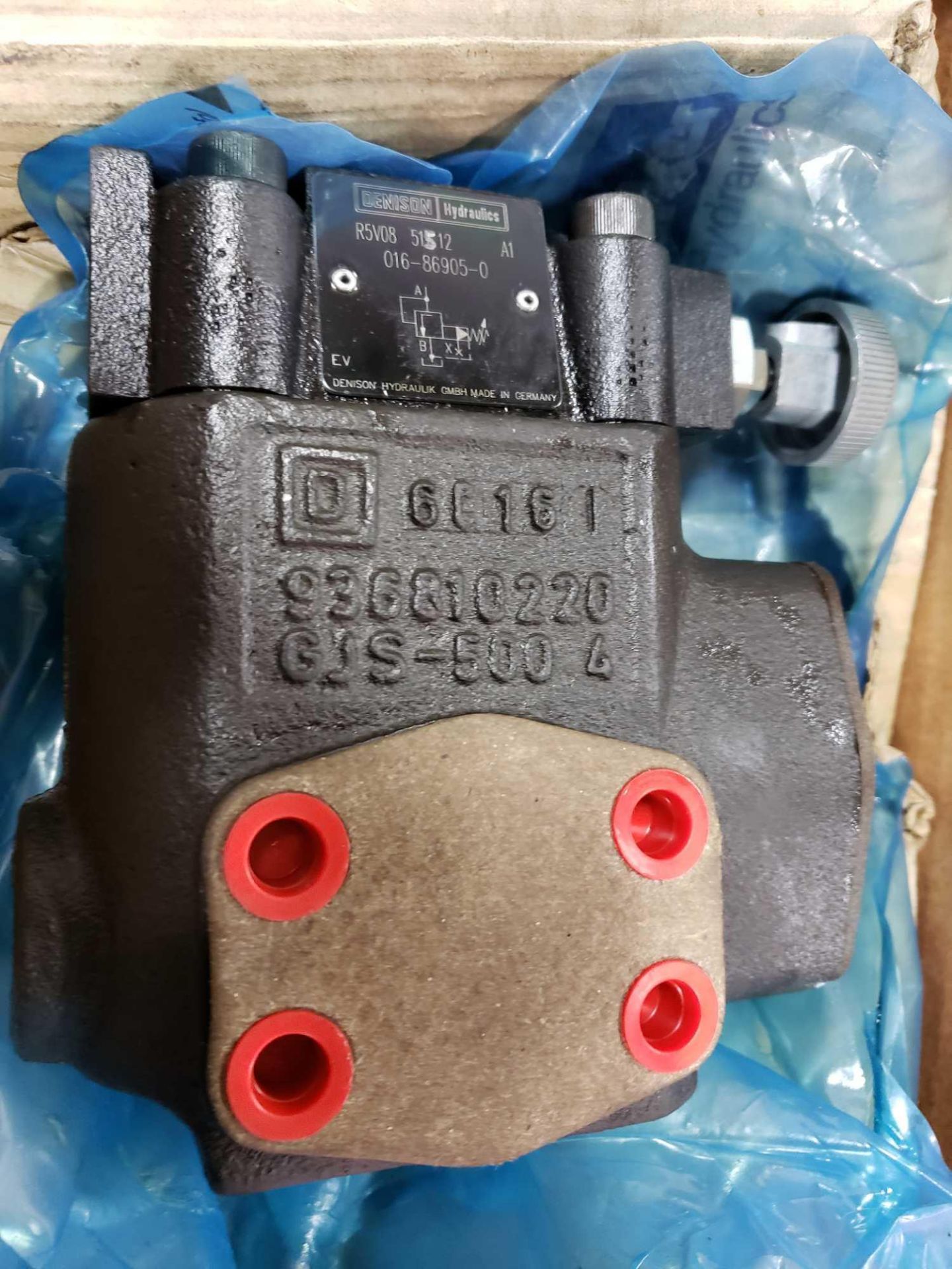 Denison Hydraulics valve. Model R5V08-51512-A1, part number 016-86905-0. New in box. - Image 3 of 4