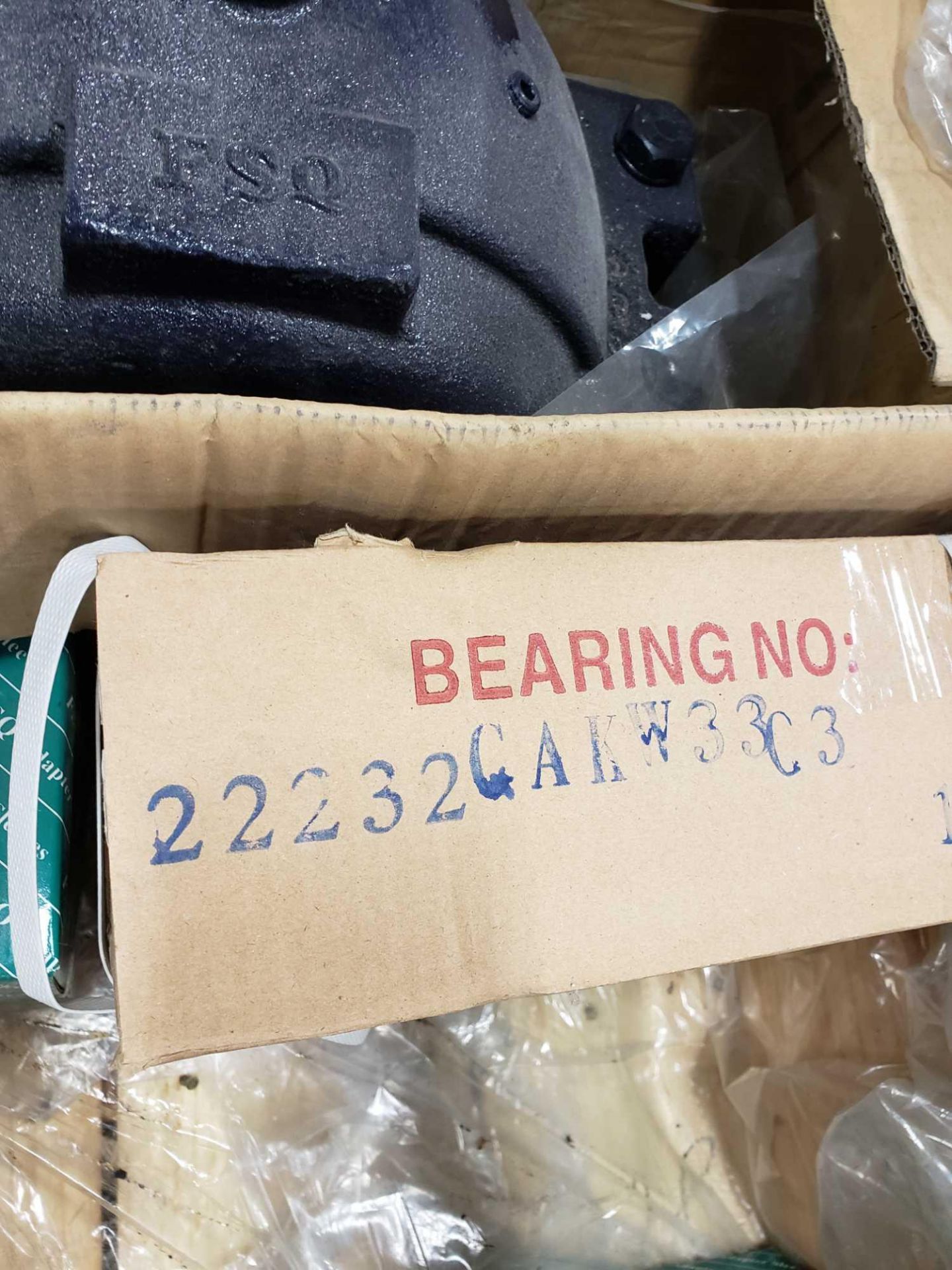 FSQ pillow block bearing model SAF-532 housing with 22232CAKW33C3 bearing and SNW32*5-1/2" sleeve. - Image 4 of 4